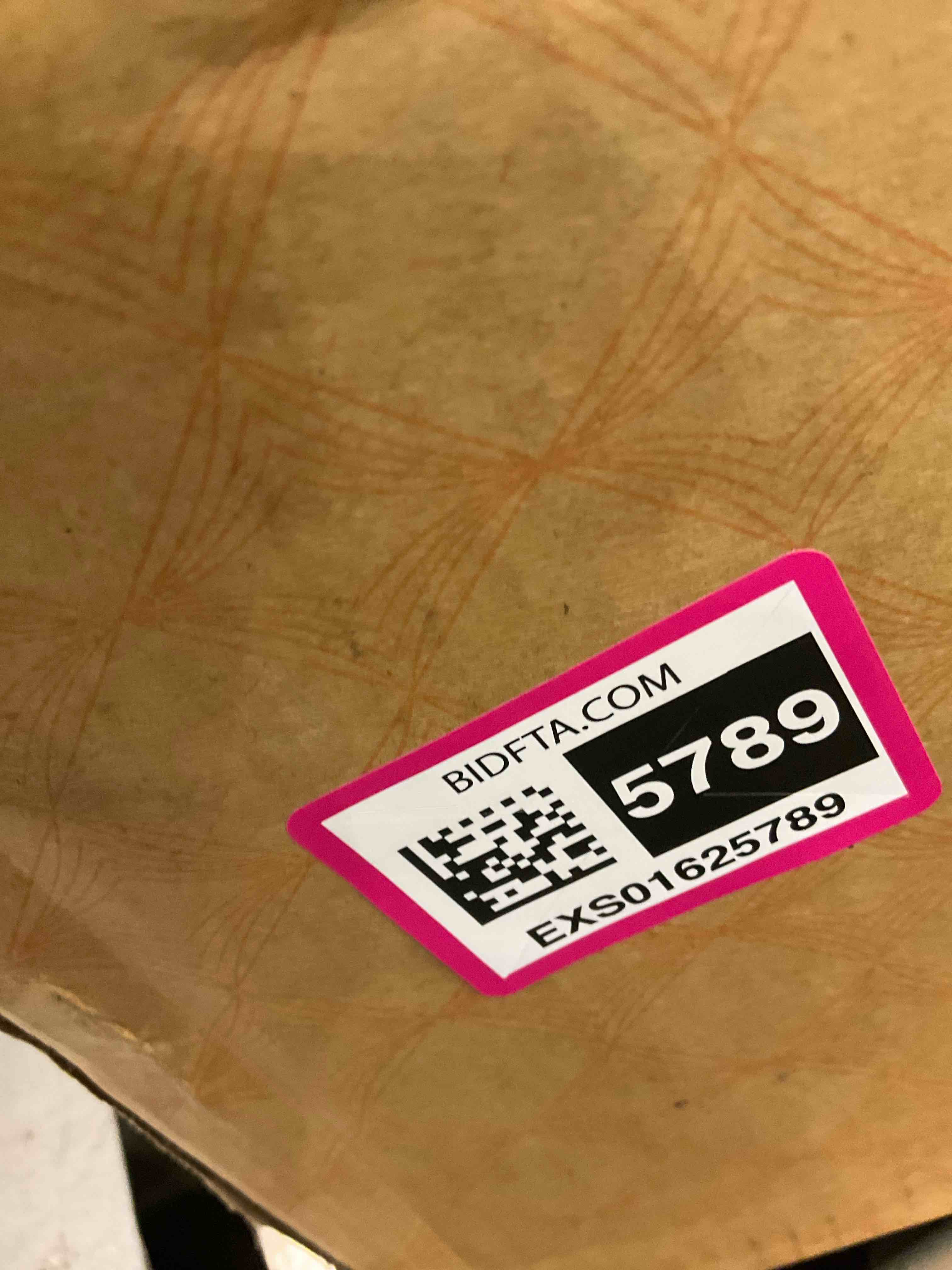 https://s3.amazonaws.com/lotting-images-prod/BargainHunt/EXS01625789_1722958106081.jpeg