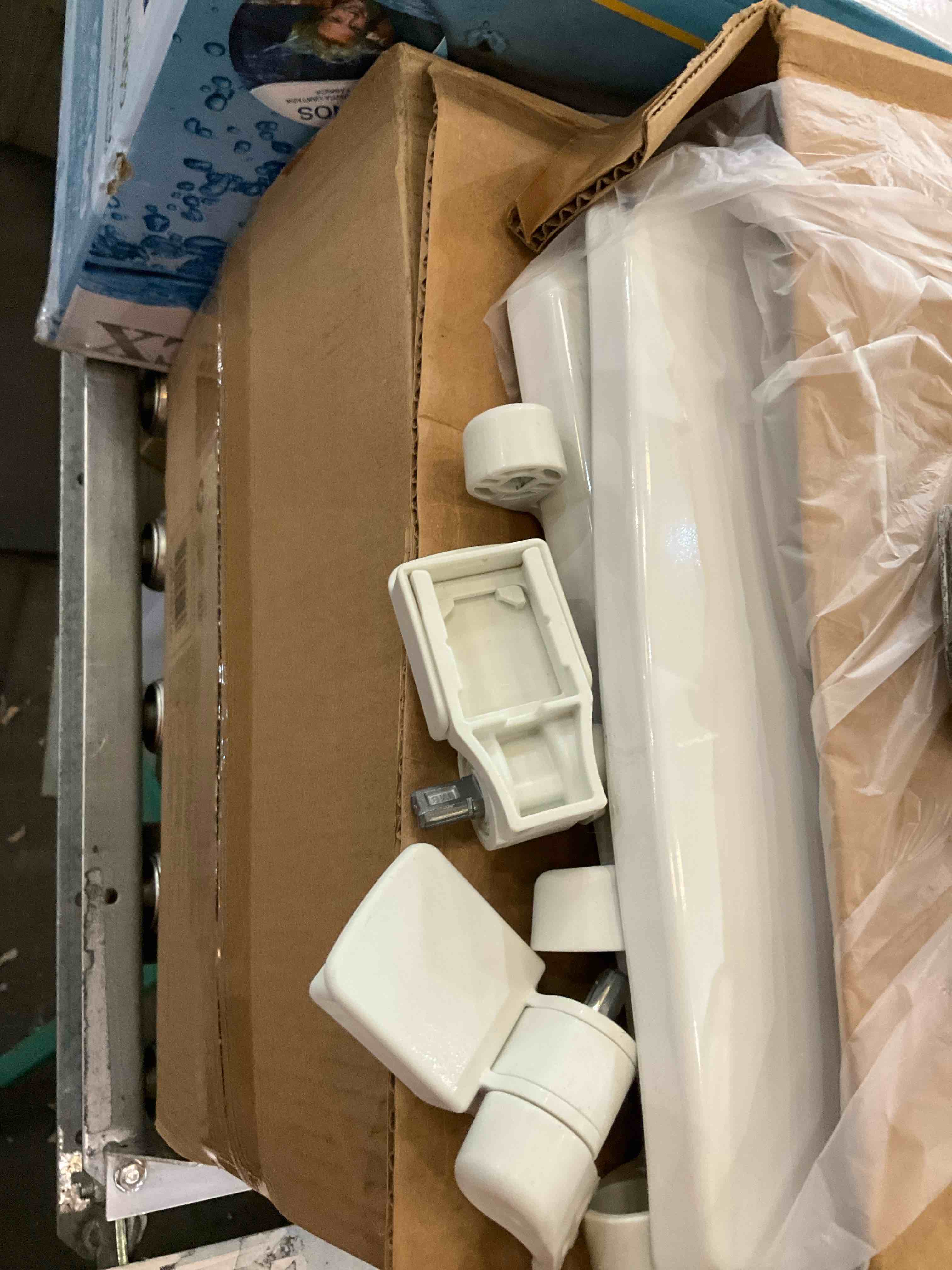 Mayfair 1847SLOW 000 Kendall Slow-Close, Removable Enameled Wood Toilet Seat That Will Never Loosen, 1 Pack ELONGATED - Premium Hinge, White