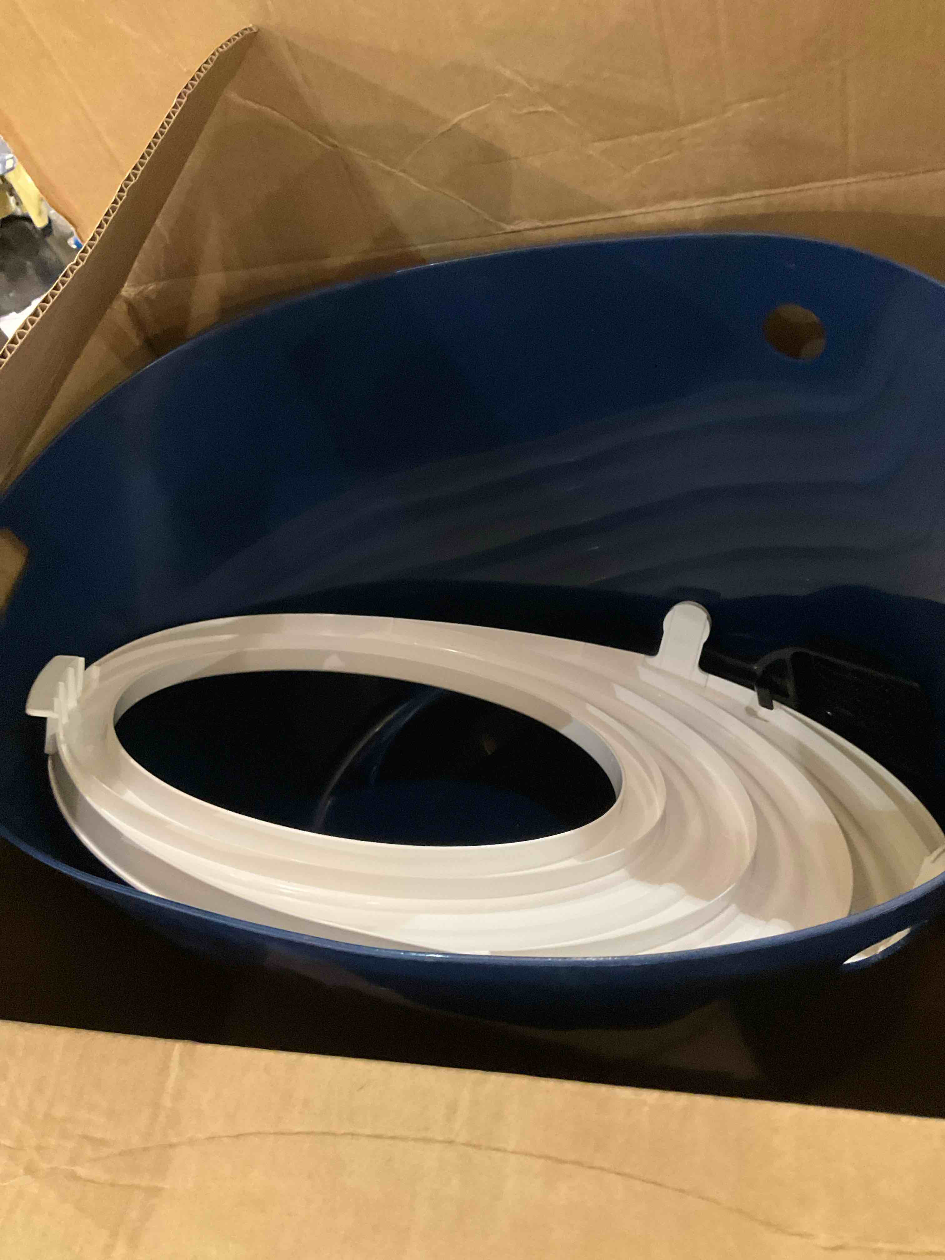 IRIS USA Large Top Entry Cat Litter Box with Scoop, Navy/White Large Top Entry white/navy