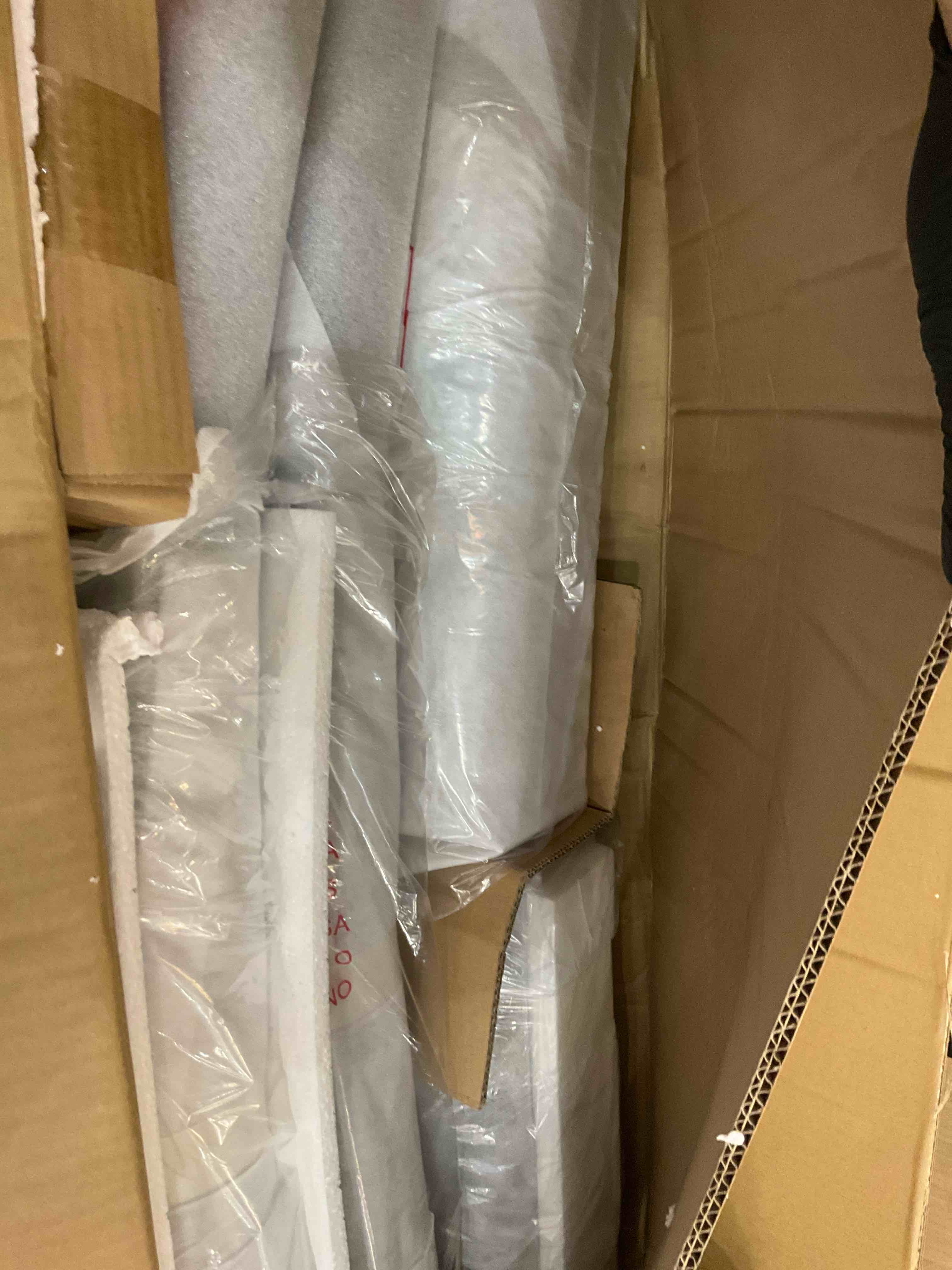 https://s3.amazonaws.com/lotting-images-prod/BargainHunt/EXS01630246_1724346751577.jpeg