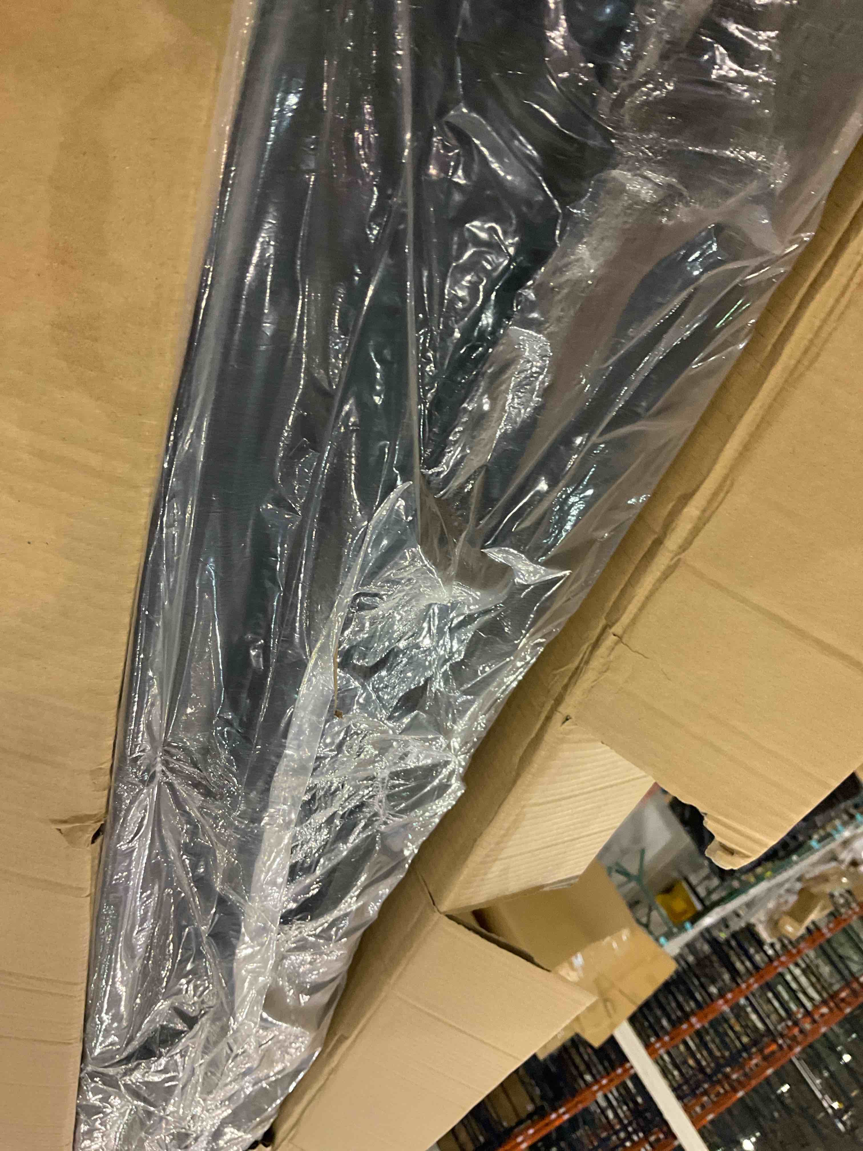 https://s3.amazonaws.com/lotting-images-prod/BargainHunt/EXS01630295_1724413915345.jpeg