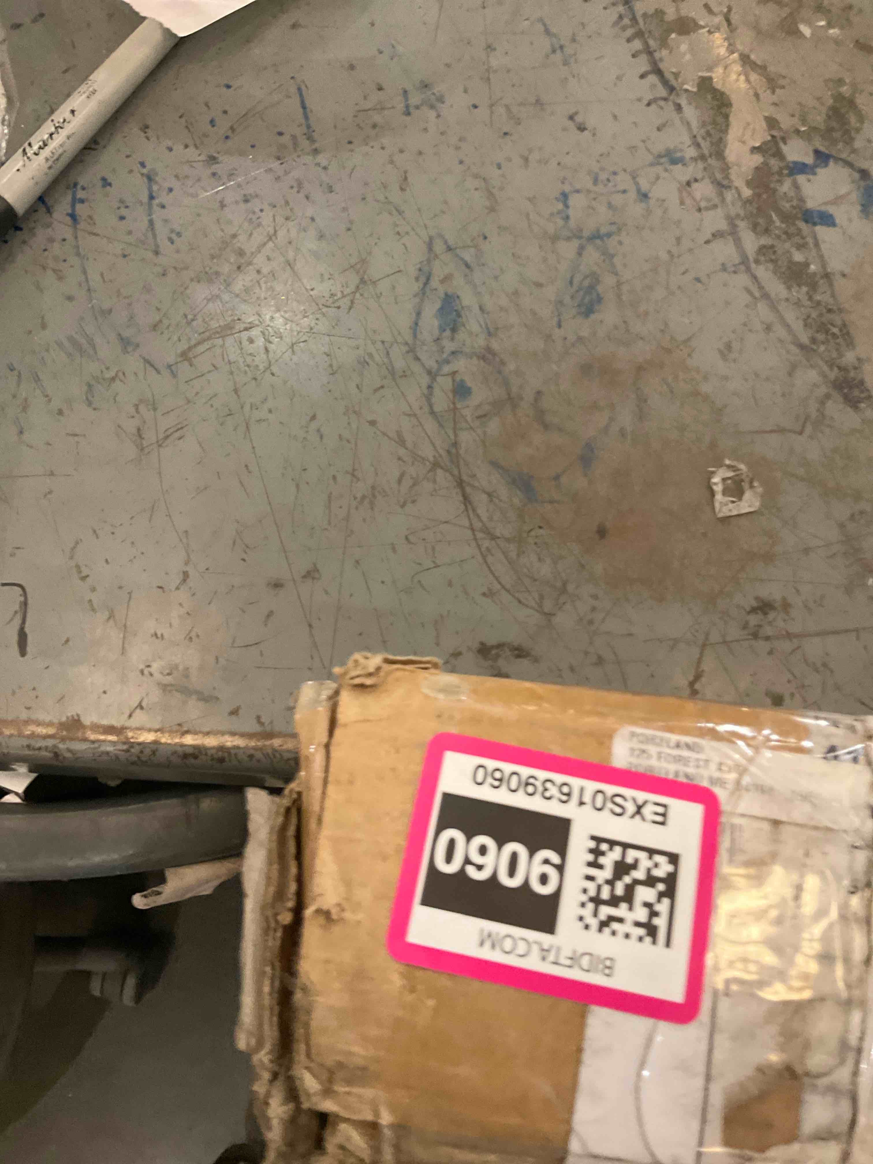 https://s3.amazonaws.com/lotting-images-prod/BargainHunt/EXS01639060_1723833346332.jpeg