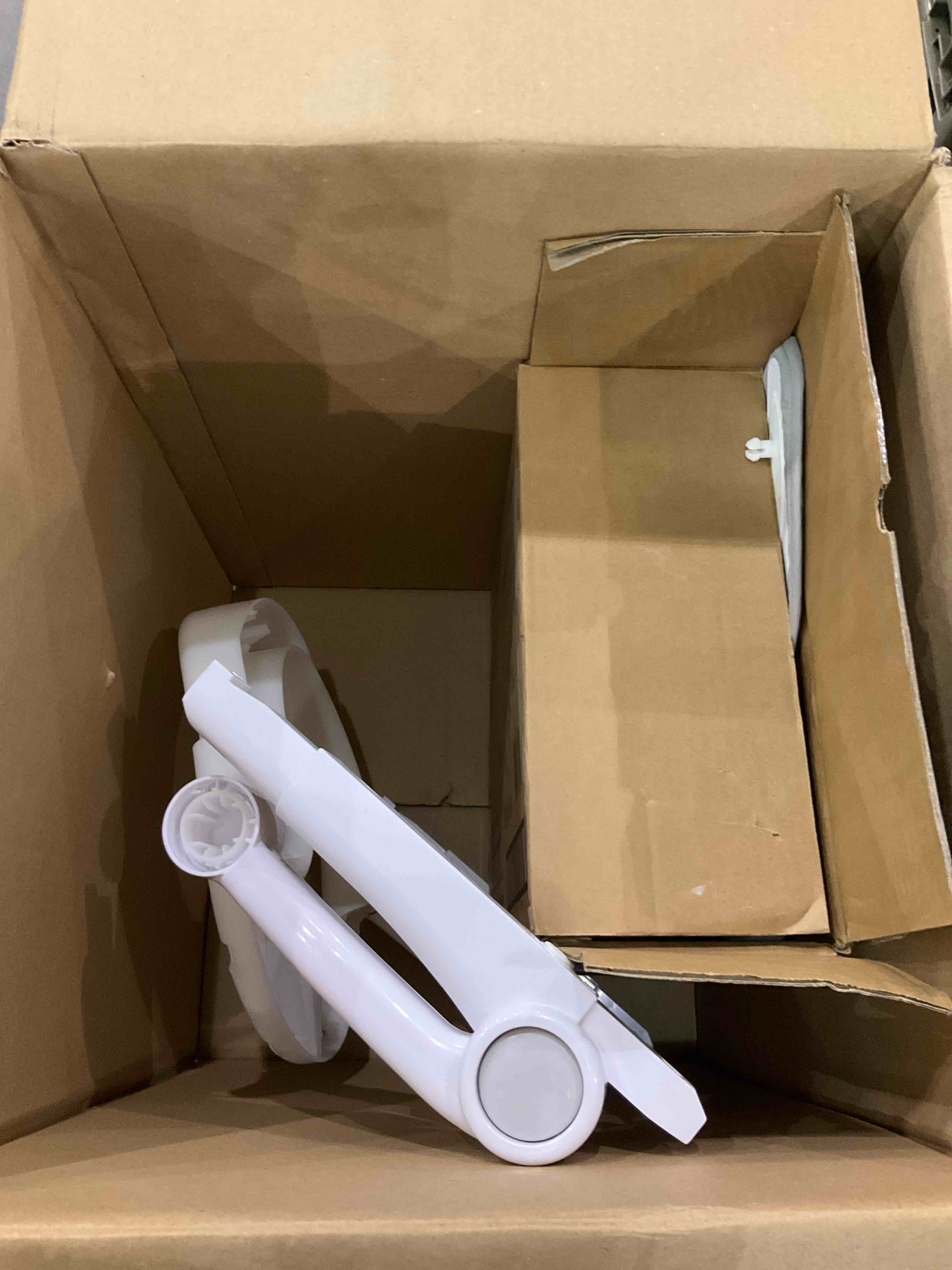 https://s3.amazonaws.com/lotting-images-prod/BargainHunt/EXS01640085_1721823887256.jpeg