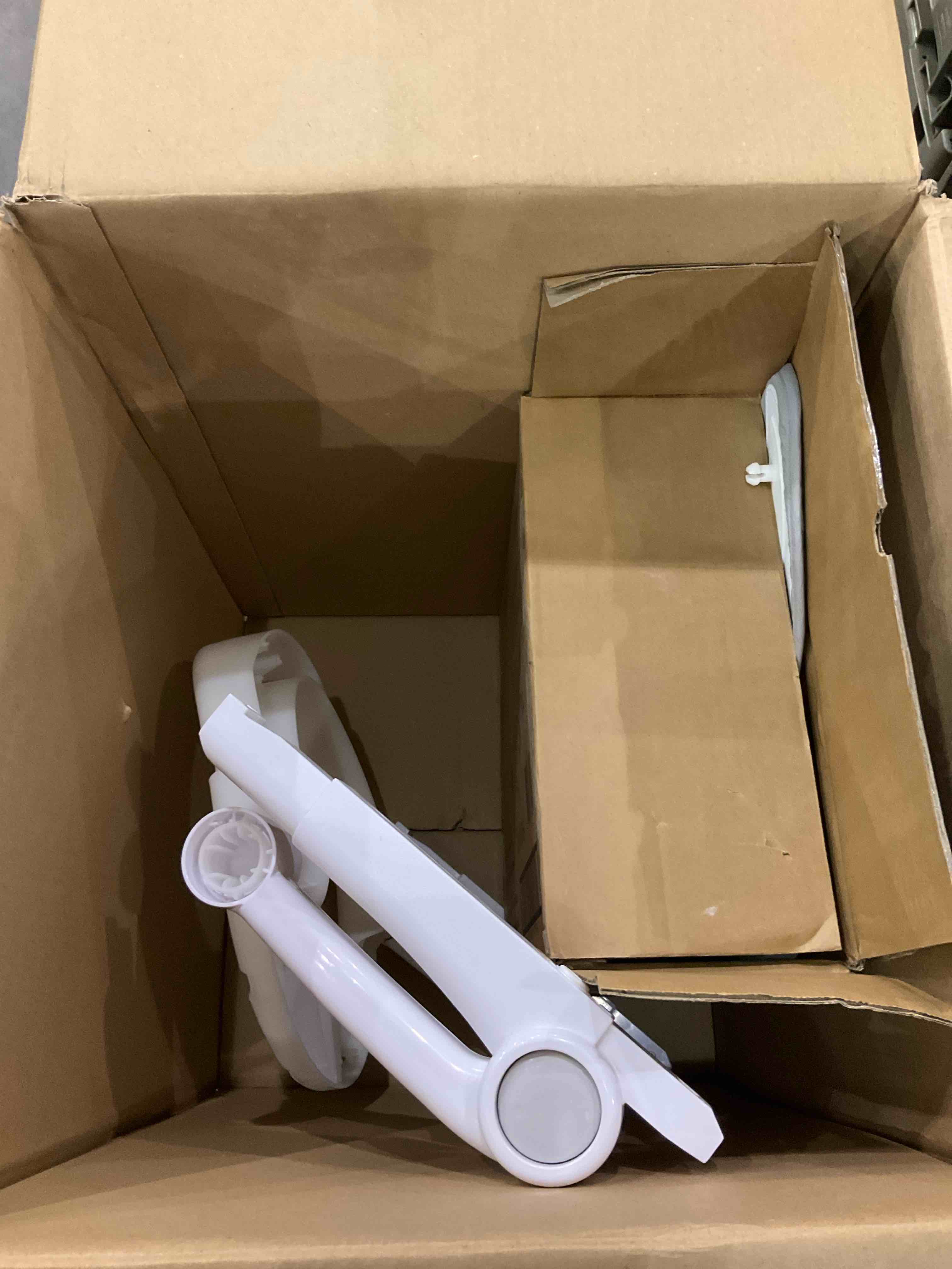 https://s3.amazonaws.com/lotting-images-prod/BargainHunt/EXS01640085_1721823888548.jpeg