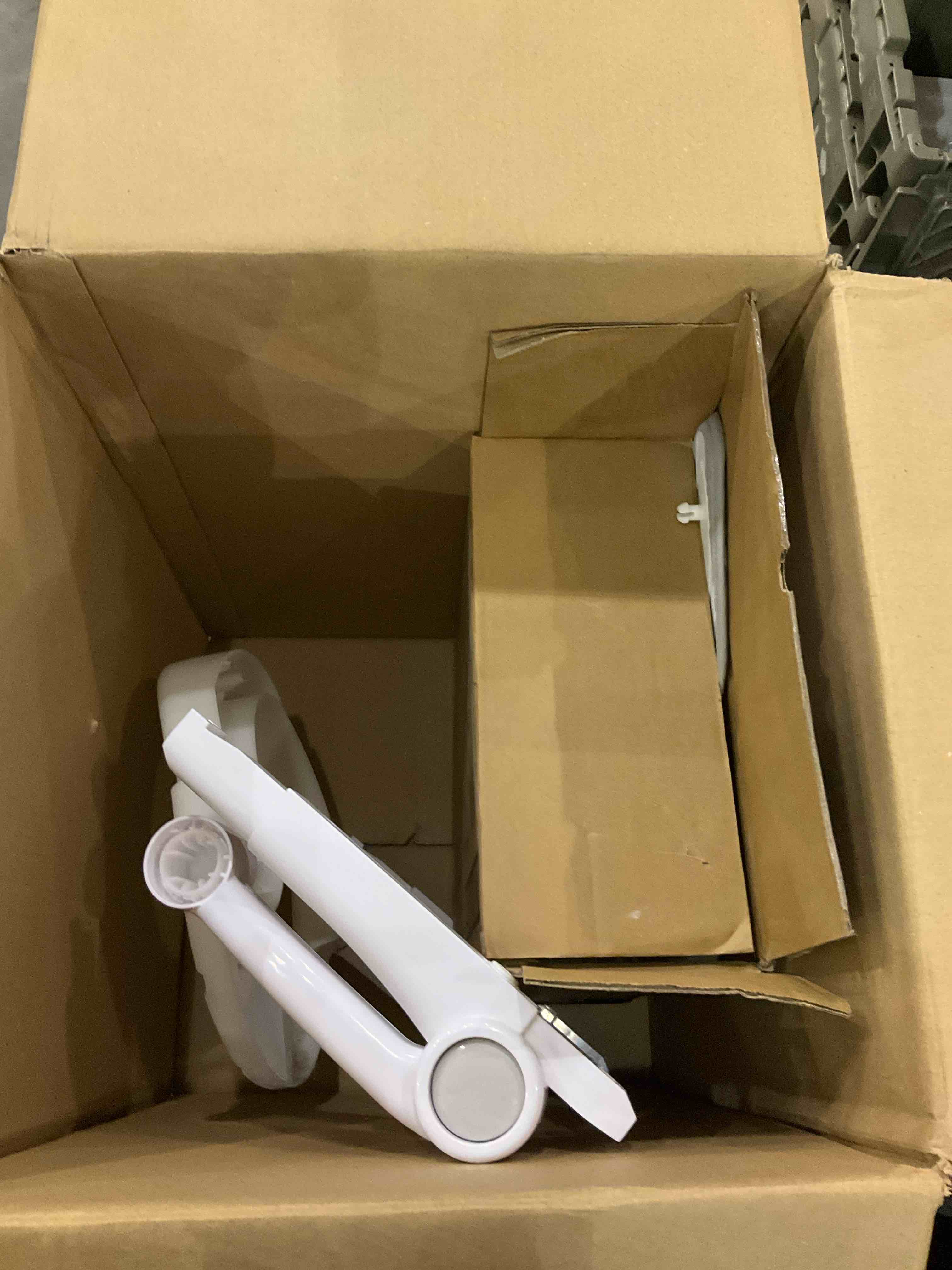 https://s3.amazonaws.com/lotting-images-prod/BargainHunt/EXS01640085_1721823892154.jpeg