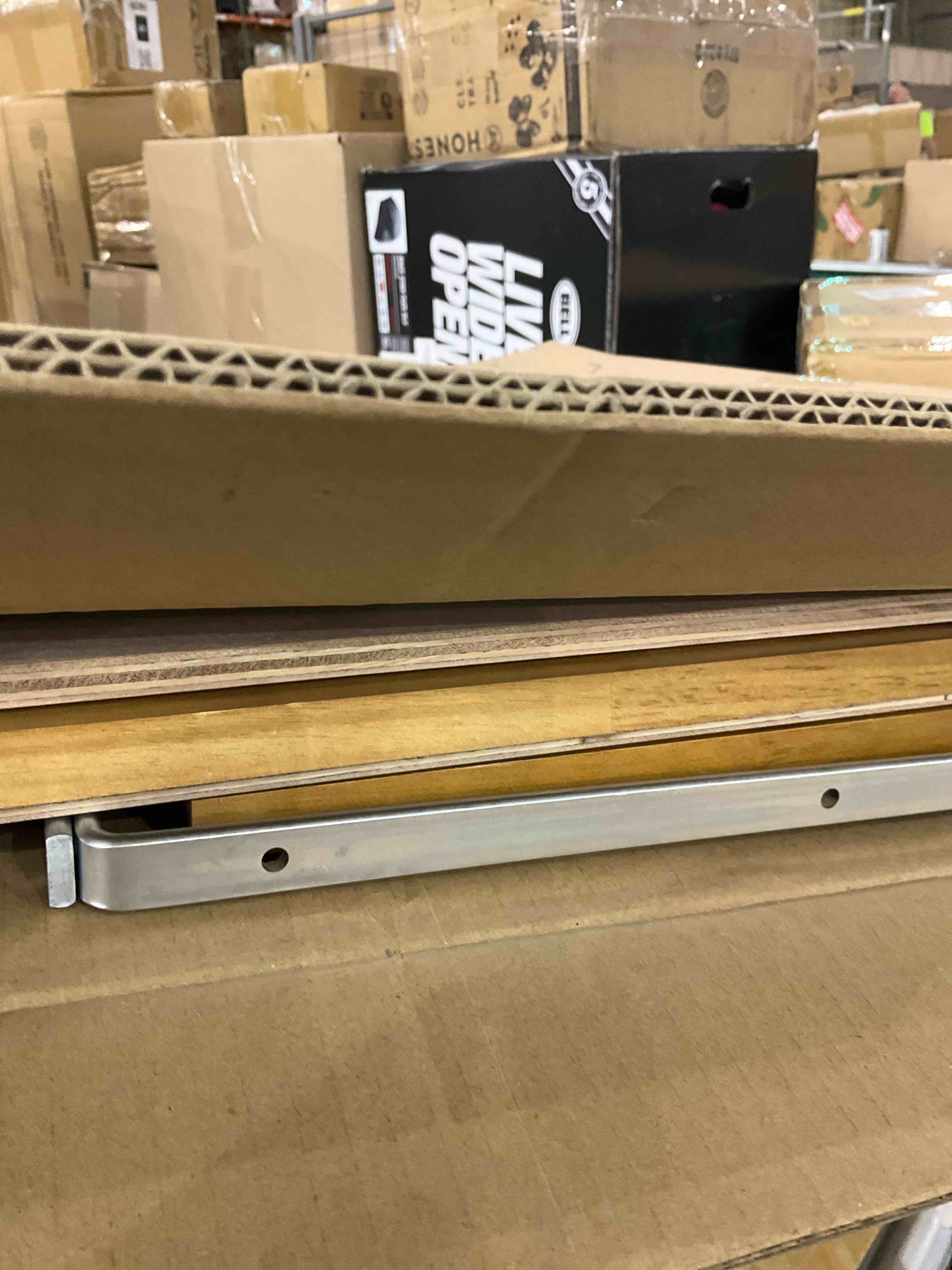 https://s3.amazonaws.com/lotting-images-prod/BargainHunt/EXS01640162_1721906981770.jpeg