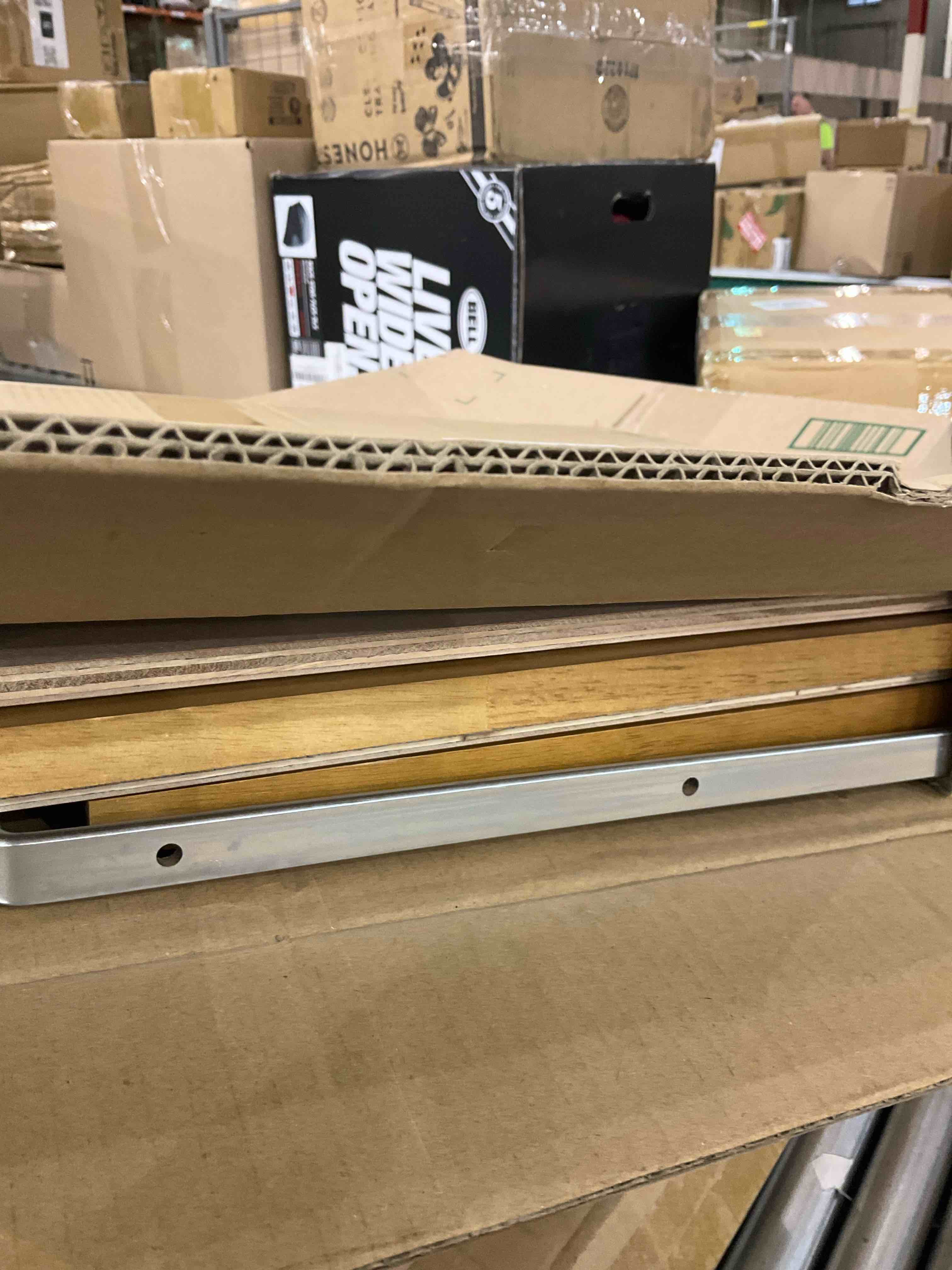 https://s3.amazonaws.com/lotting-images-prod/BargainHunt/EXS01640162_1721906982909.jpeg