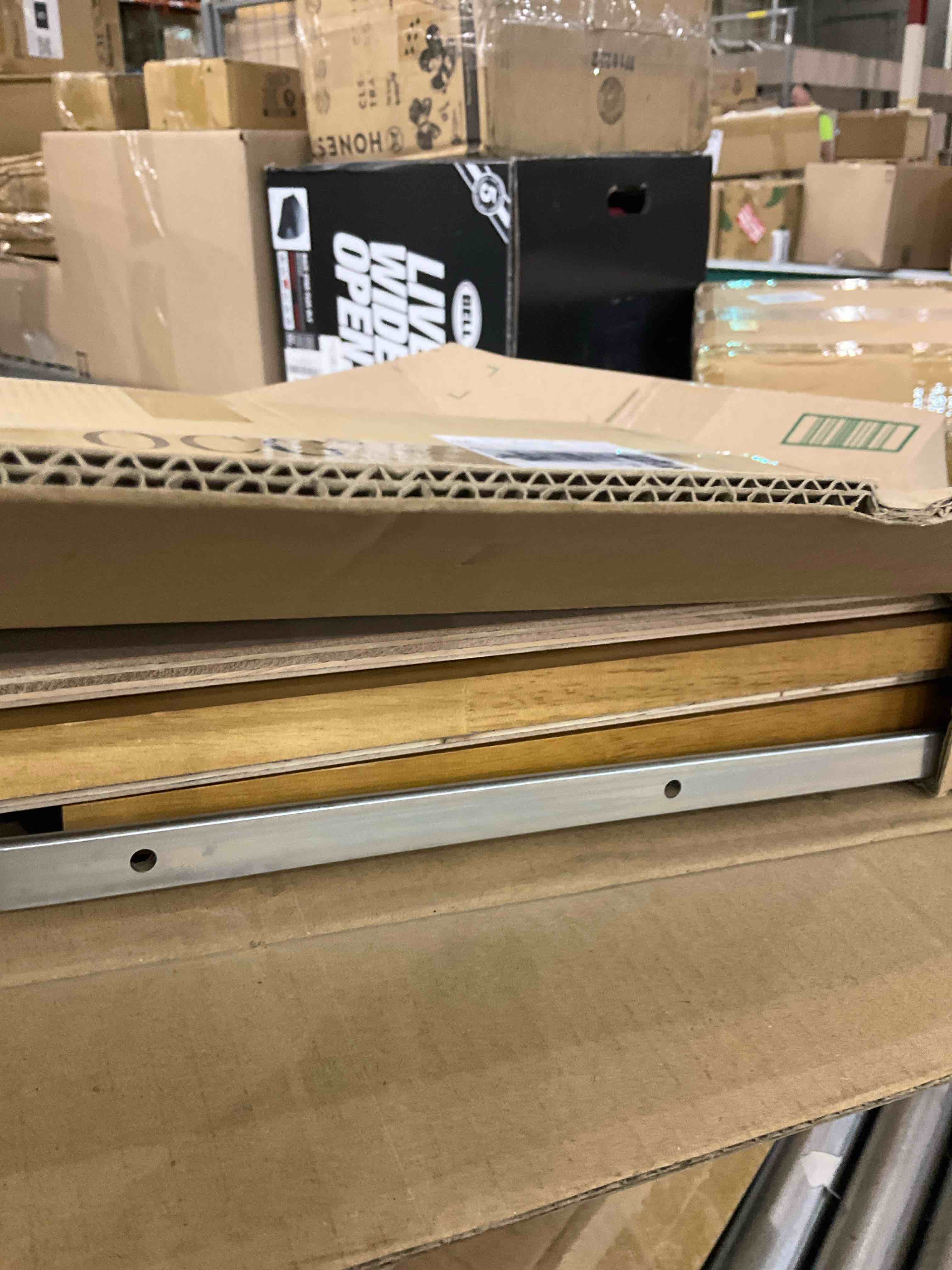 https://s3.amazonaws.com/lotting-images-prod/BargainHunt/EXS01640162_1721906983958.jpeg