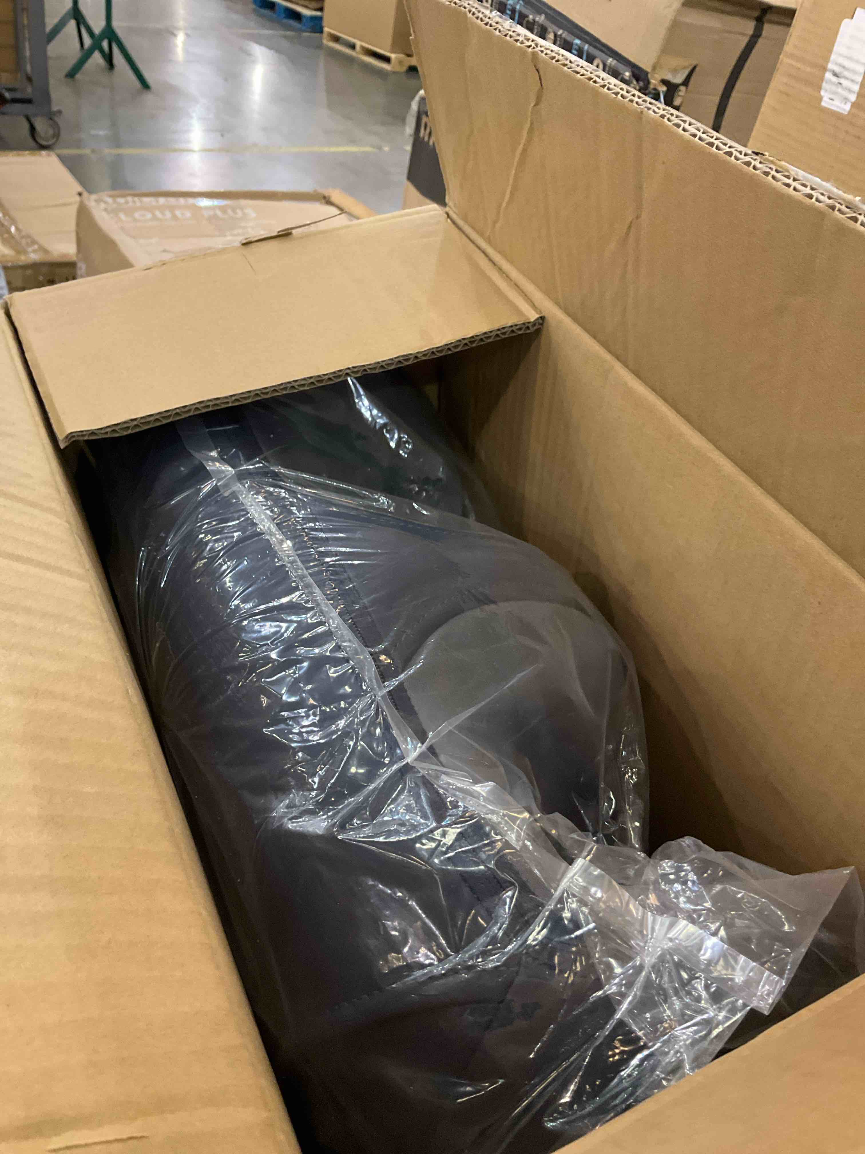 https://s3.amazonaws.com/lotting-images-prod/BargainHunt/EXS01640586_1720550902984.jpeg
