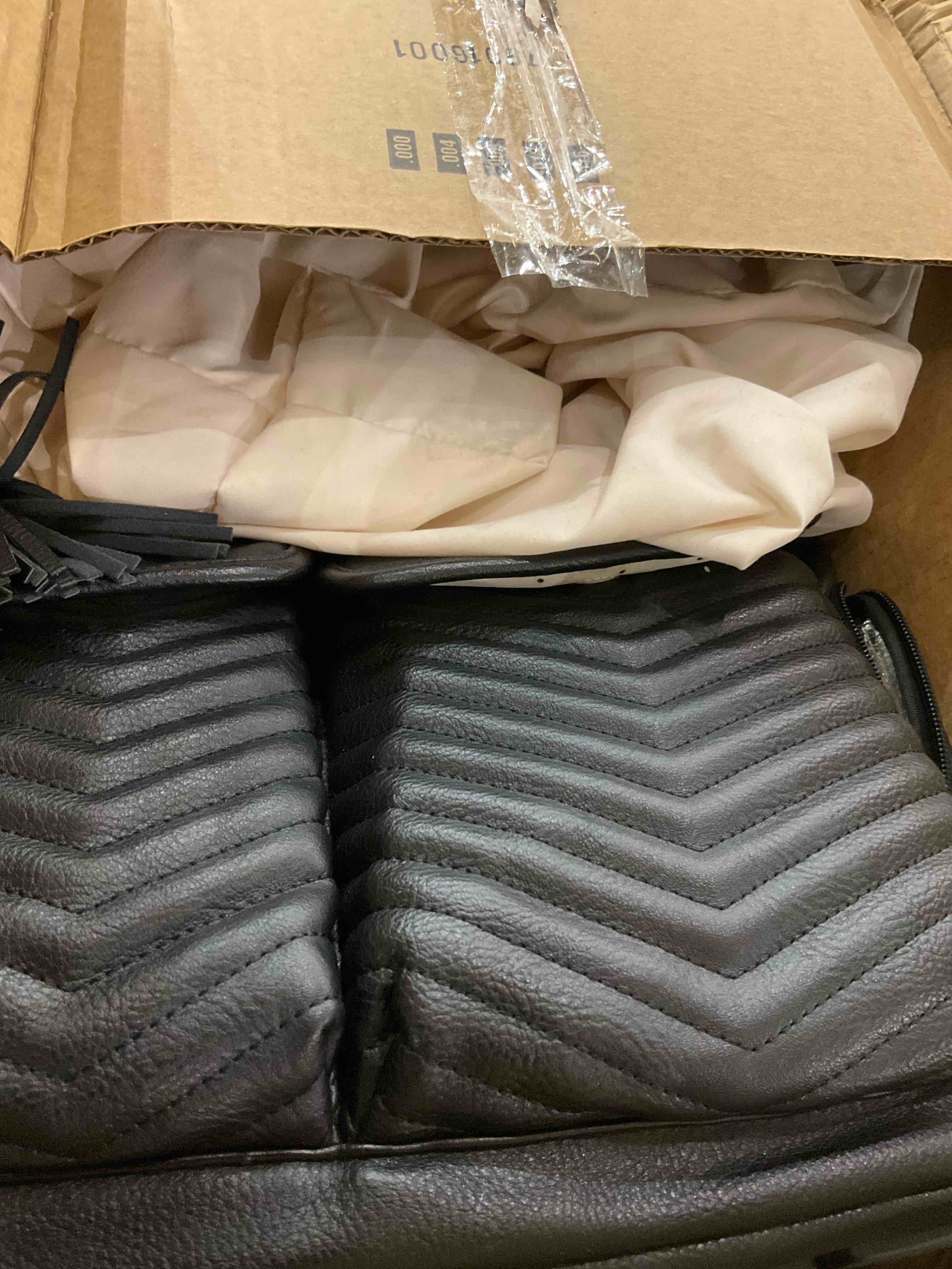 https://s3.amazonaws.com/lotting-images-prod/BargainHunt/EXS01641354_1721839781291.jpeg