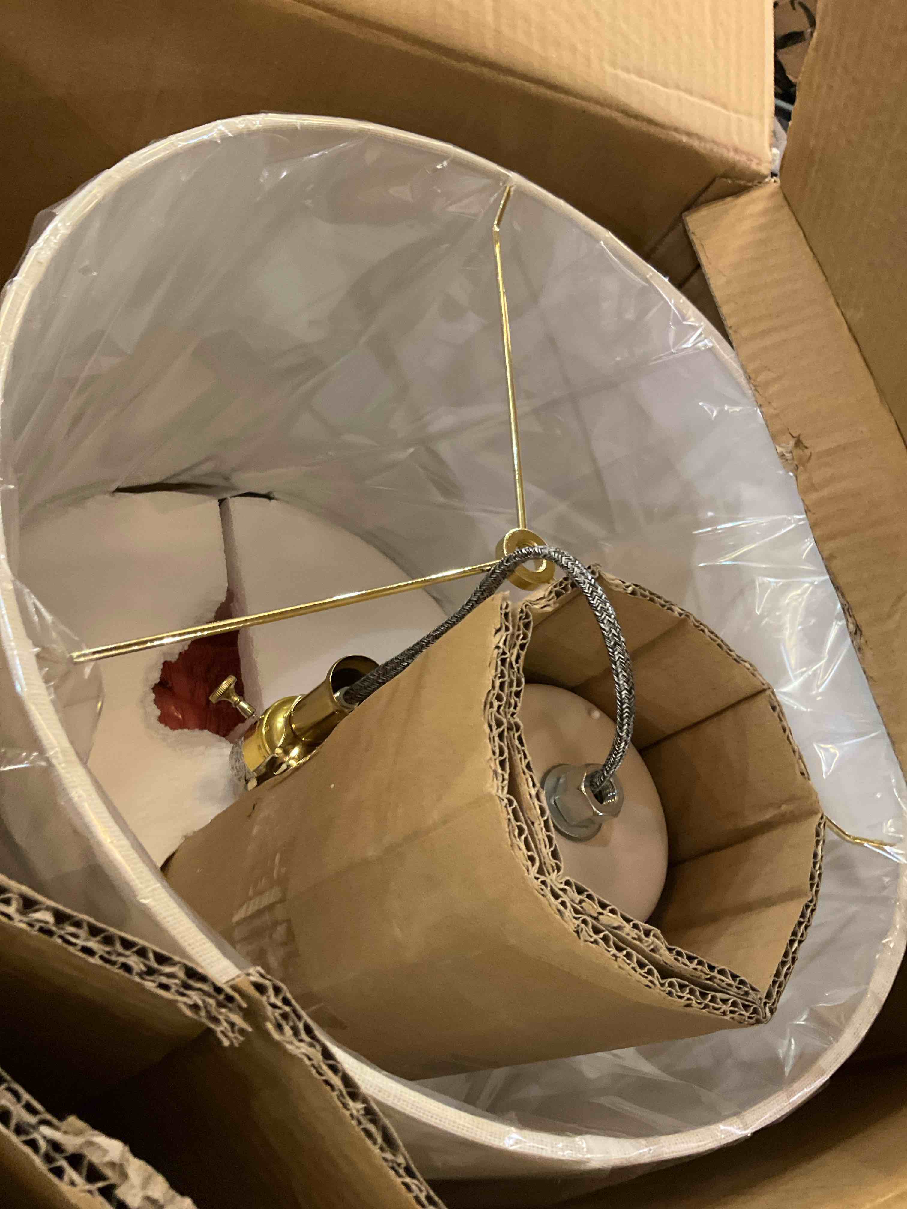 https://s3.amazonaws.com/lotting-images-prod/BargainHunt/EXS01641800_1721070540841.jpeg