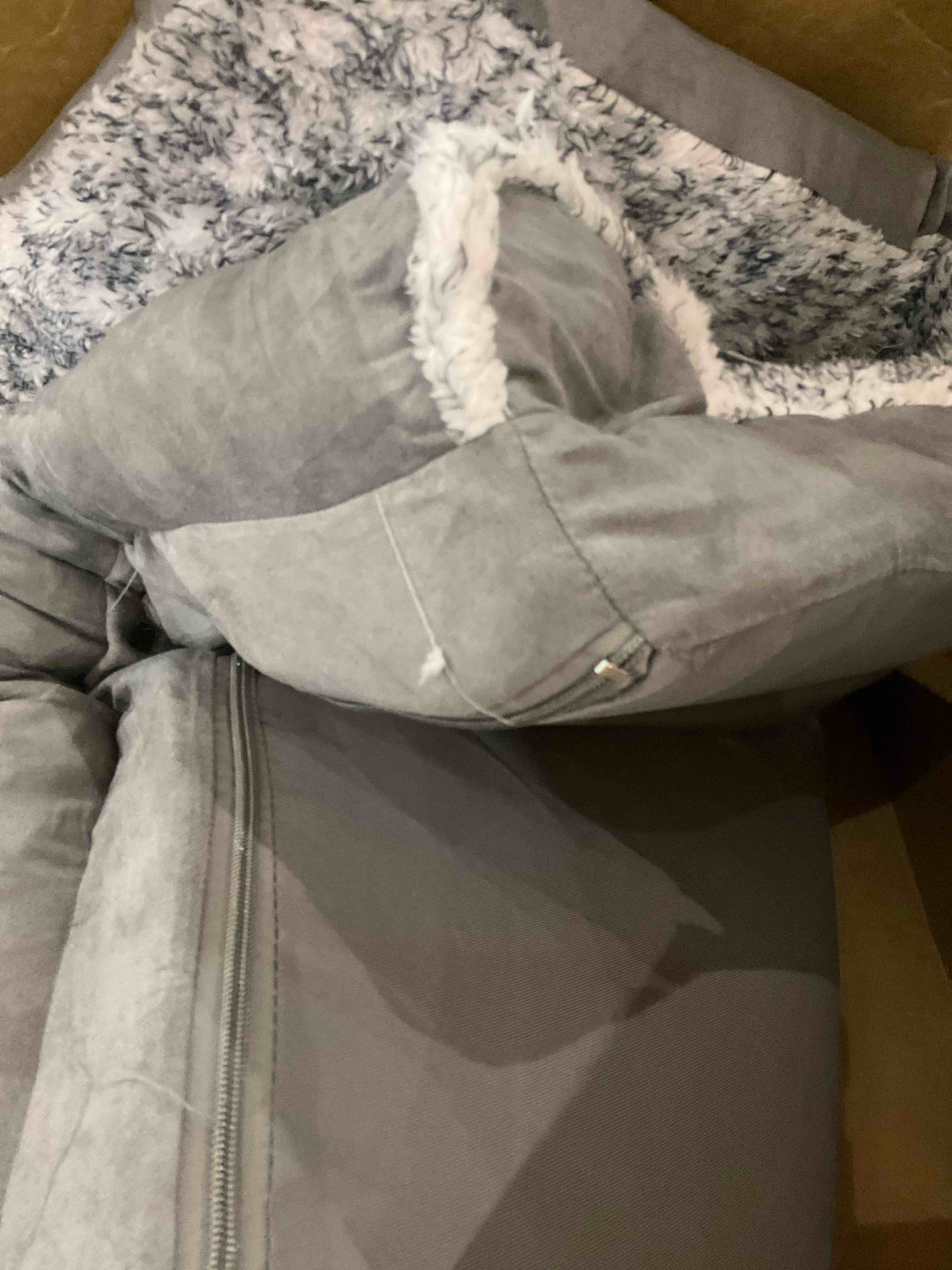https://s3.amazonaws.com/lotting-images-prod/BargainHunt/EXS01641950_1721312979131.jpeg