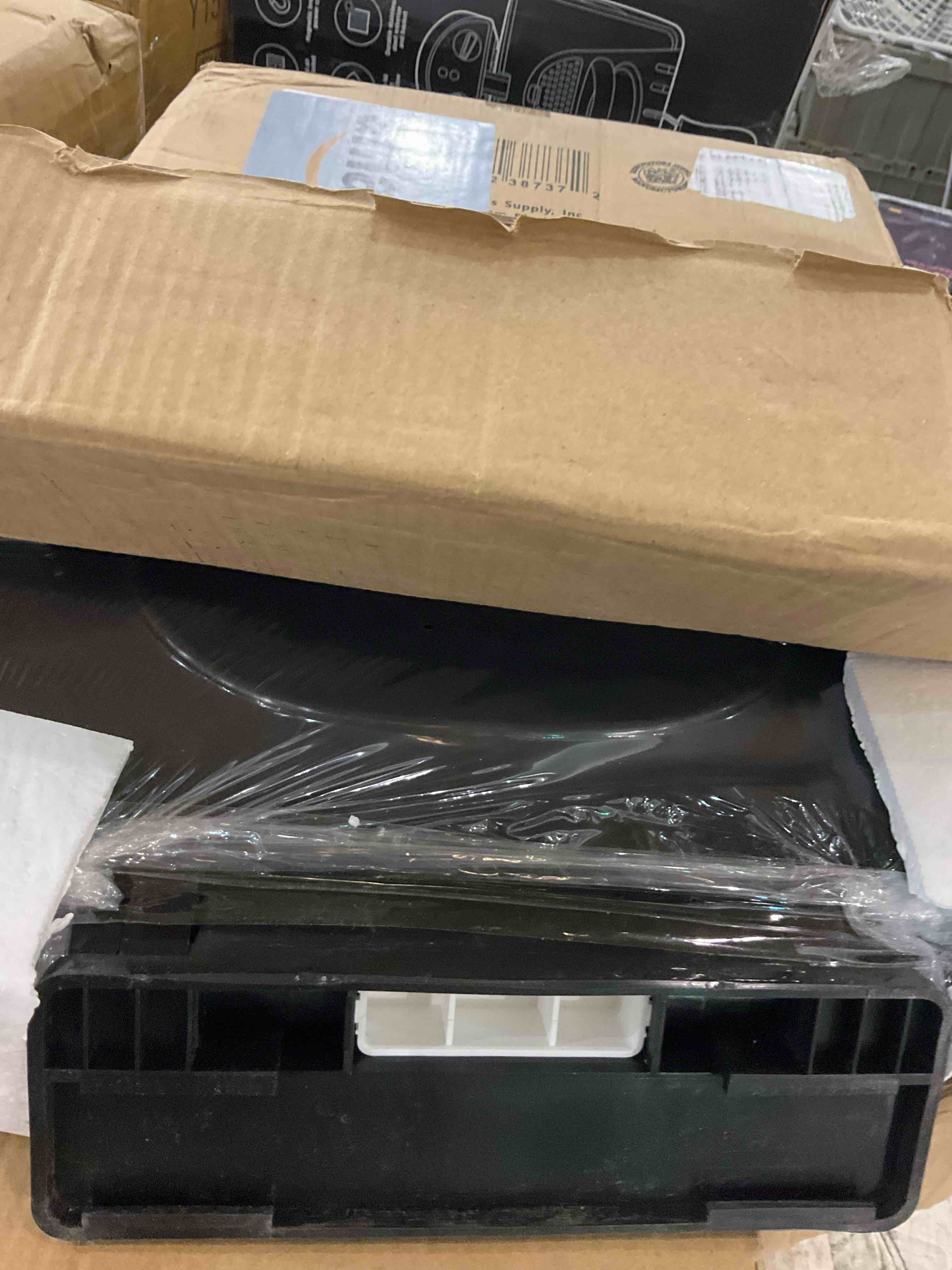 https://s3.amazonaws.com/lotting-images-prod/BargainHunt/EXS01643348_1721649462392.jpeg