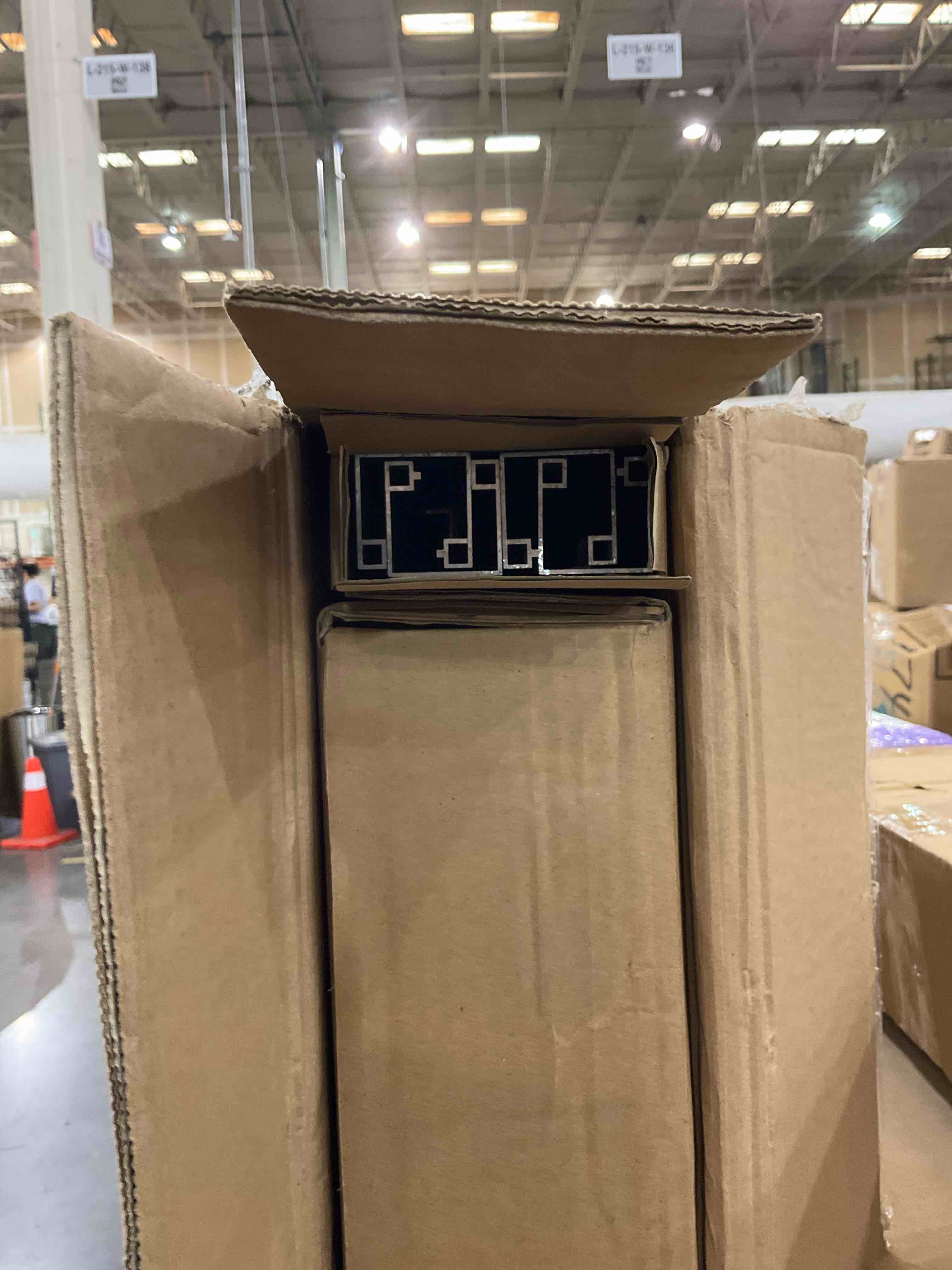 https://s3.amazonaws.com/lotting-images-prod/BargainHunt/EXS01645087_1720015781223.jpeg