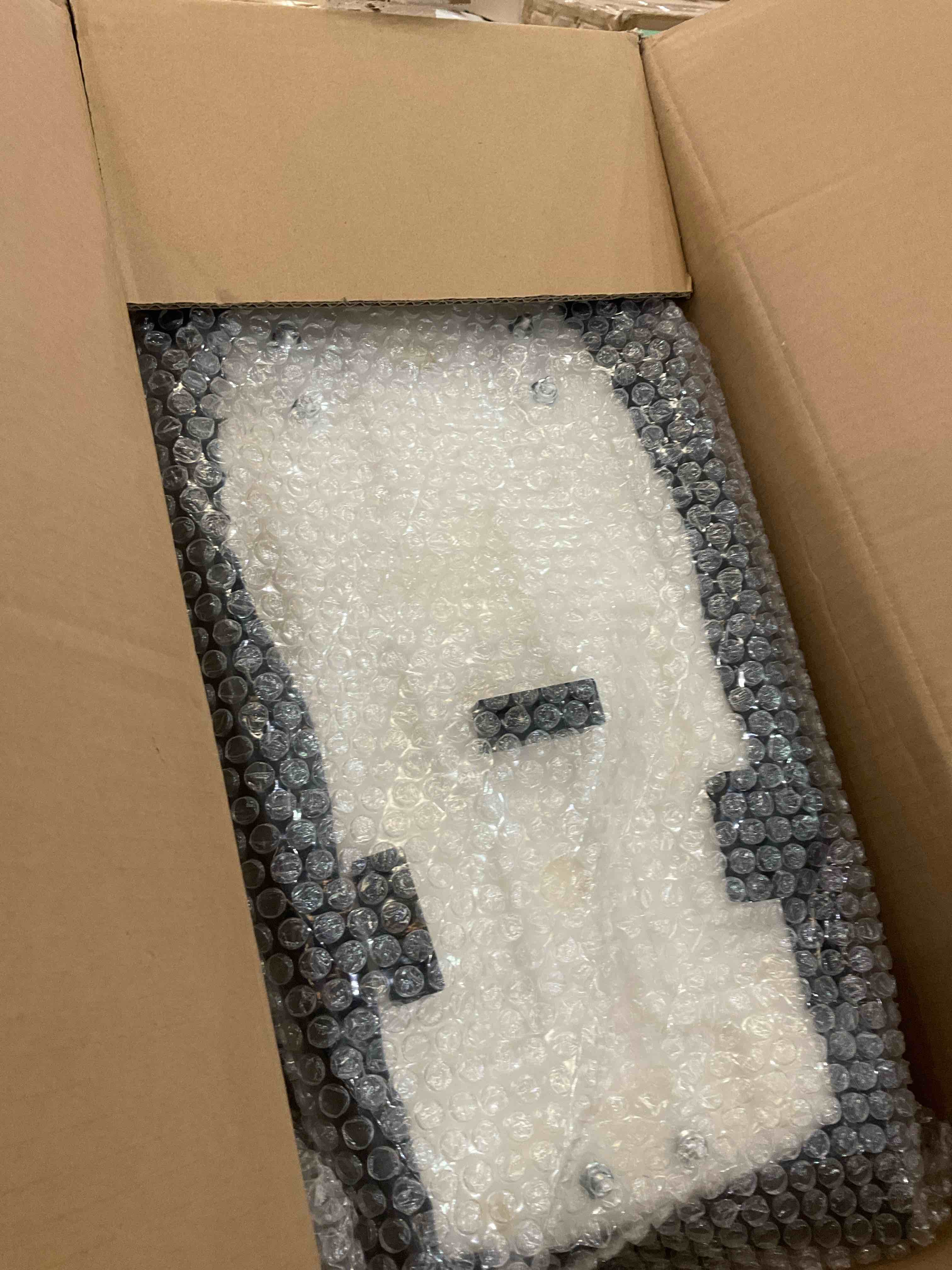 https://s3.amazonaws.com/lotting-images-prod/BargainHunt/EXS01645194_1720447387574.jpeg