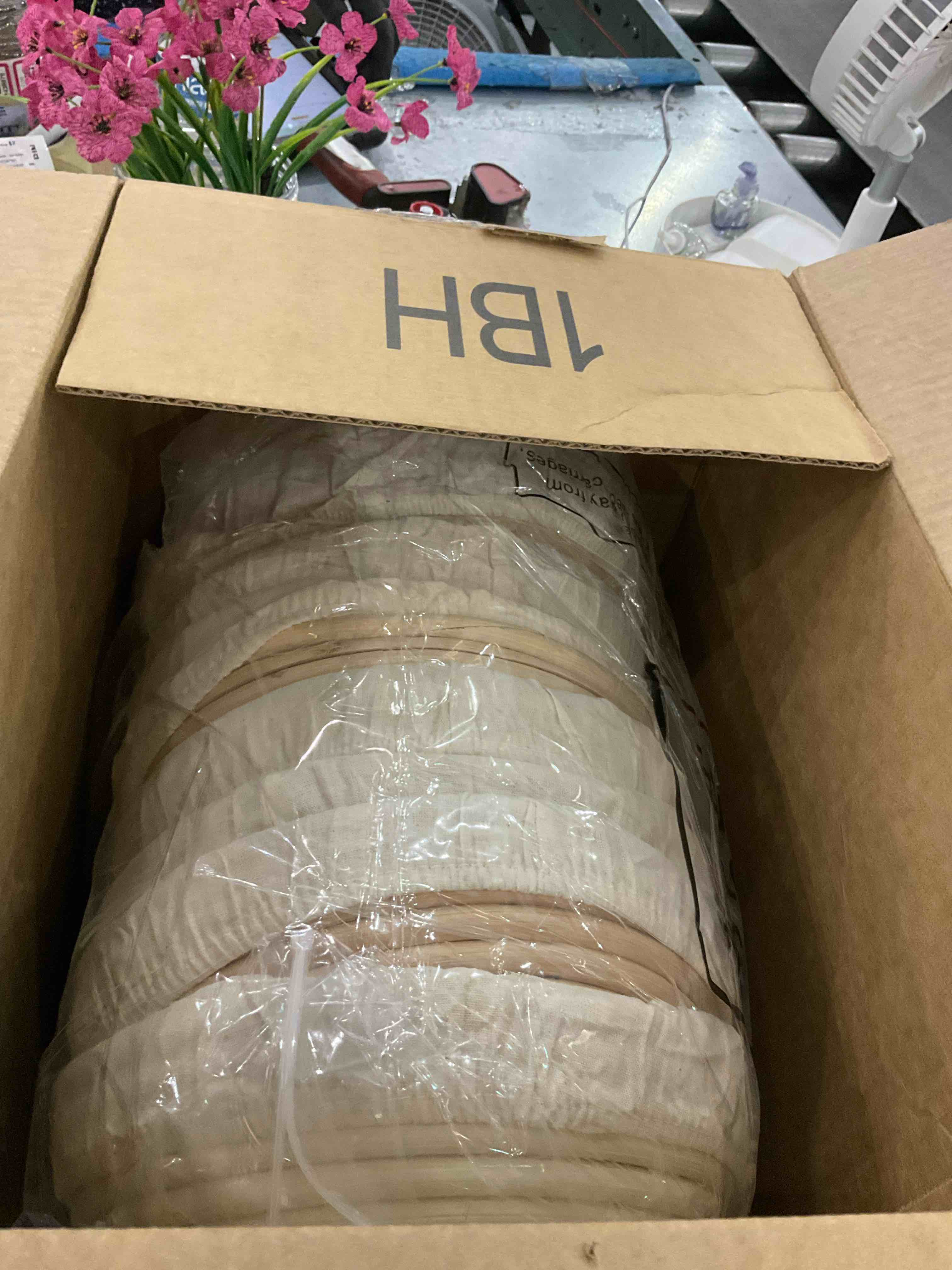 https://s3.amazonaws.com/lotting-images-prod/BargainHunt/EXS01646917_1721309326947.jpeg