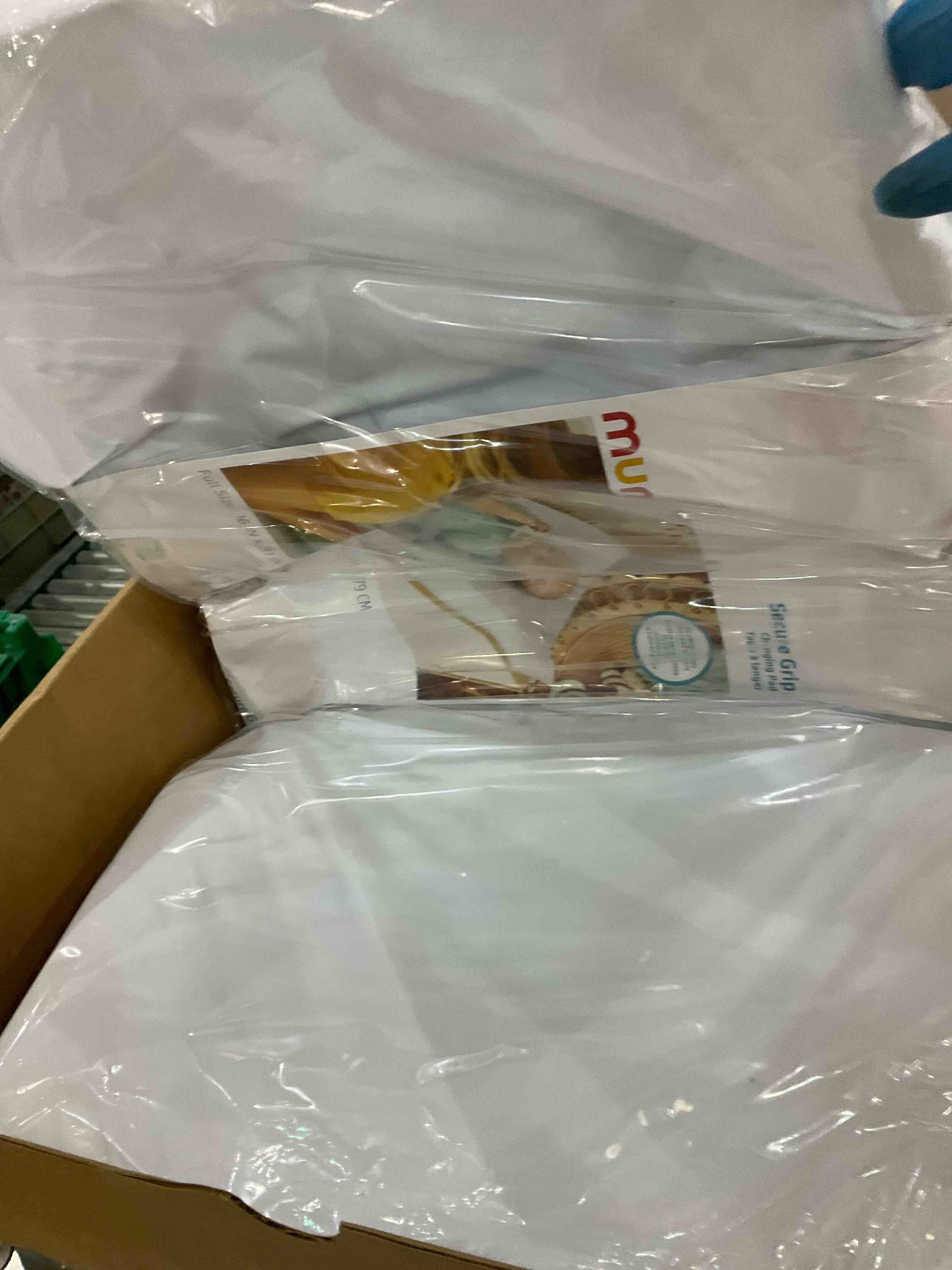 https://s3.amazonaws.com/lotting-images-prod/BargainHunt/EXS01647221_1721750129757.jpeg