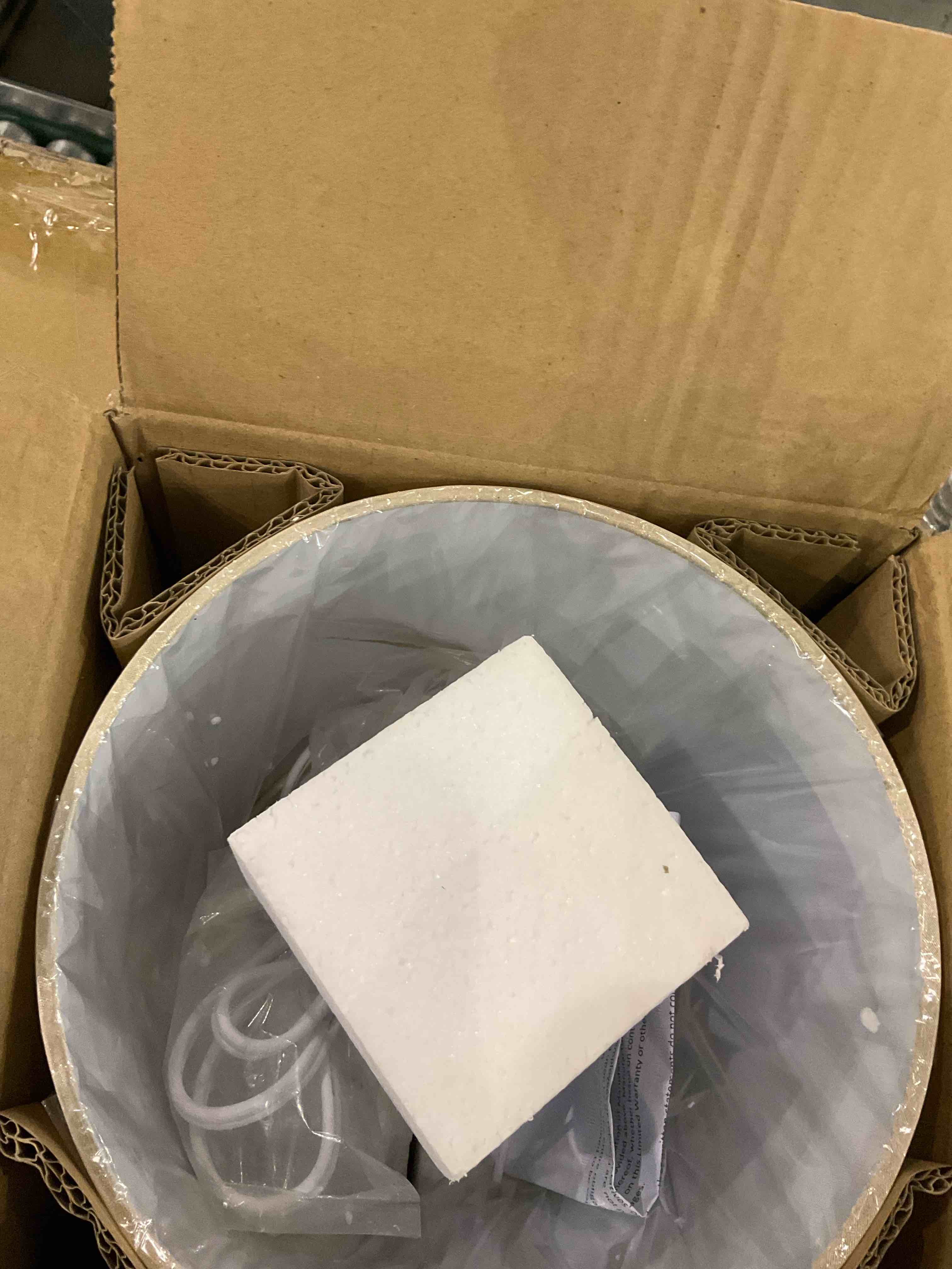 https://s3.amazonaws.com/lotting-images-prod/BargainHunt/EXS01647508_1722338859019.jpeg