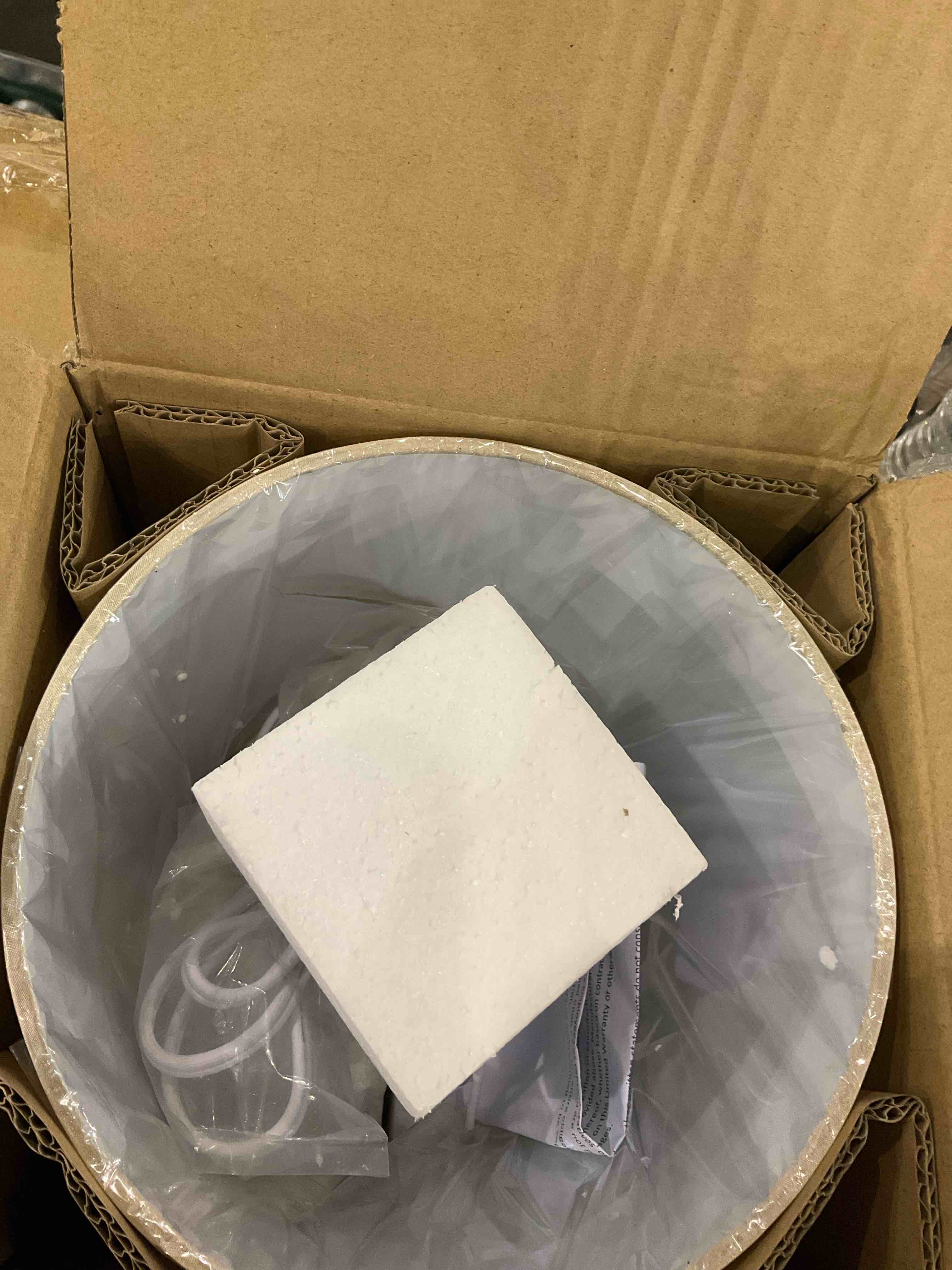 https://s3.amazonaws.com/lotting-images-prod/BargainHunt/EXS01647508_1722338860025.jpeg