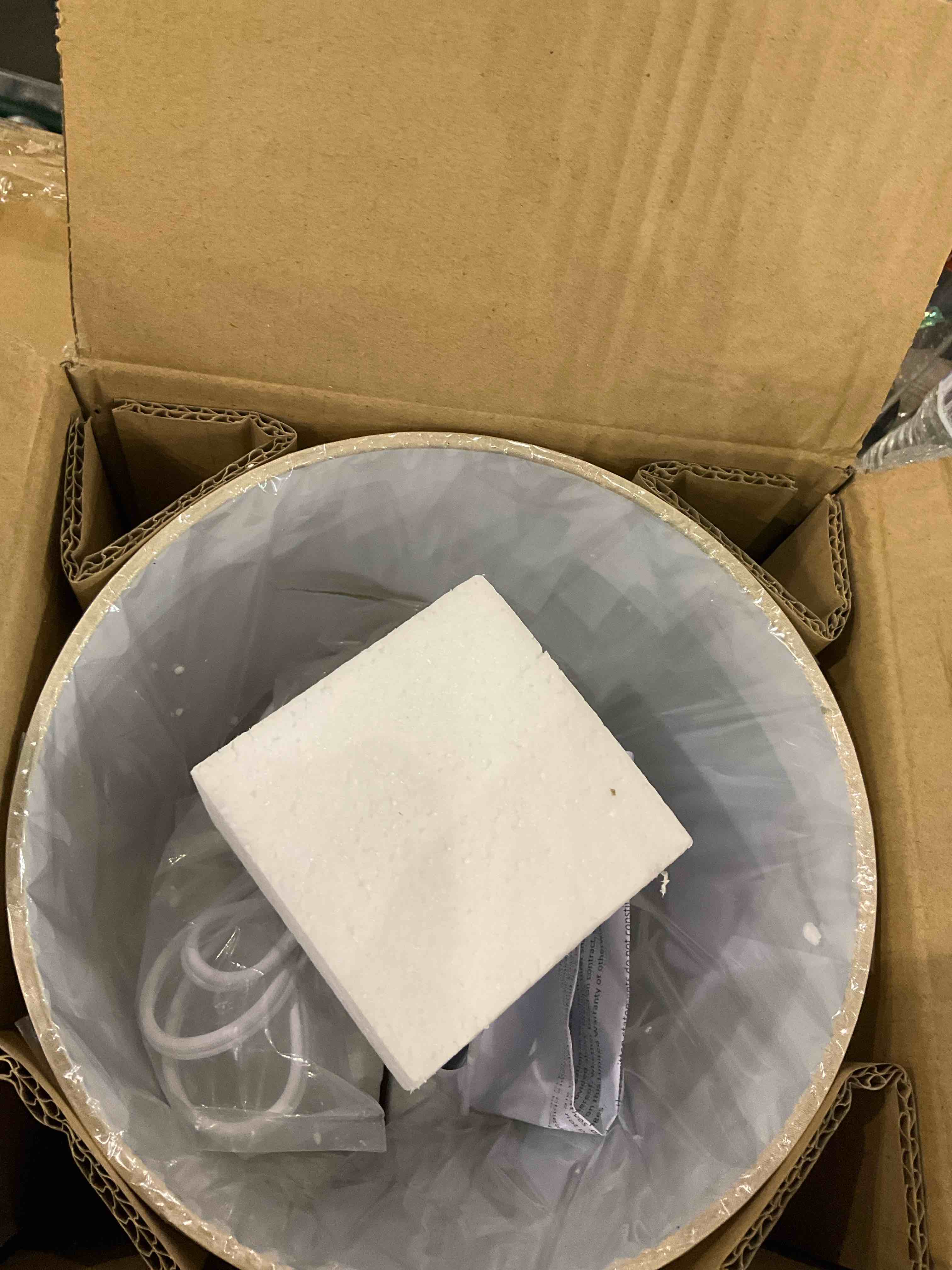 https://s3.amazonaws.com/lotting-images-prod/BargainHunt/EXS01647508_1722338860981.jpeg