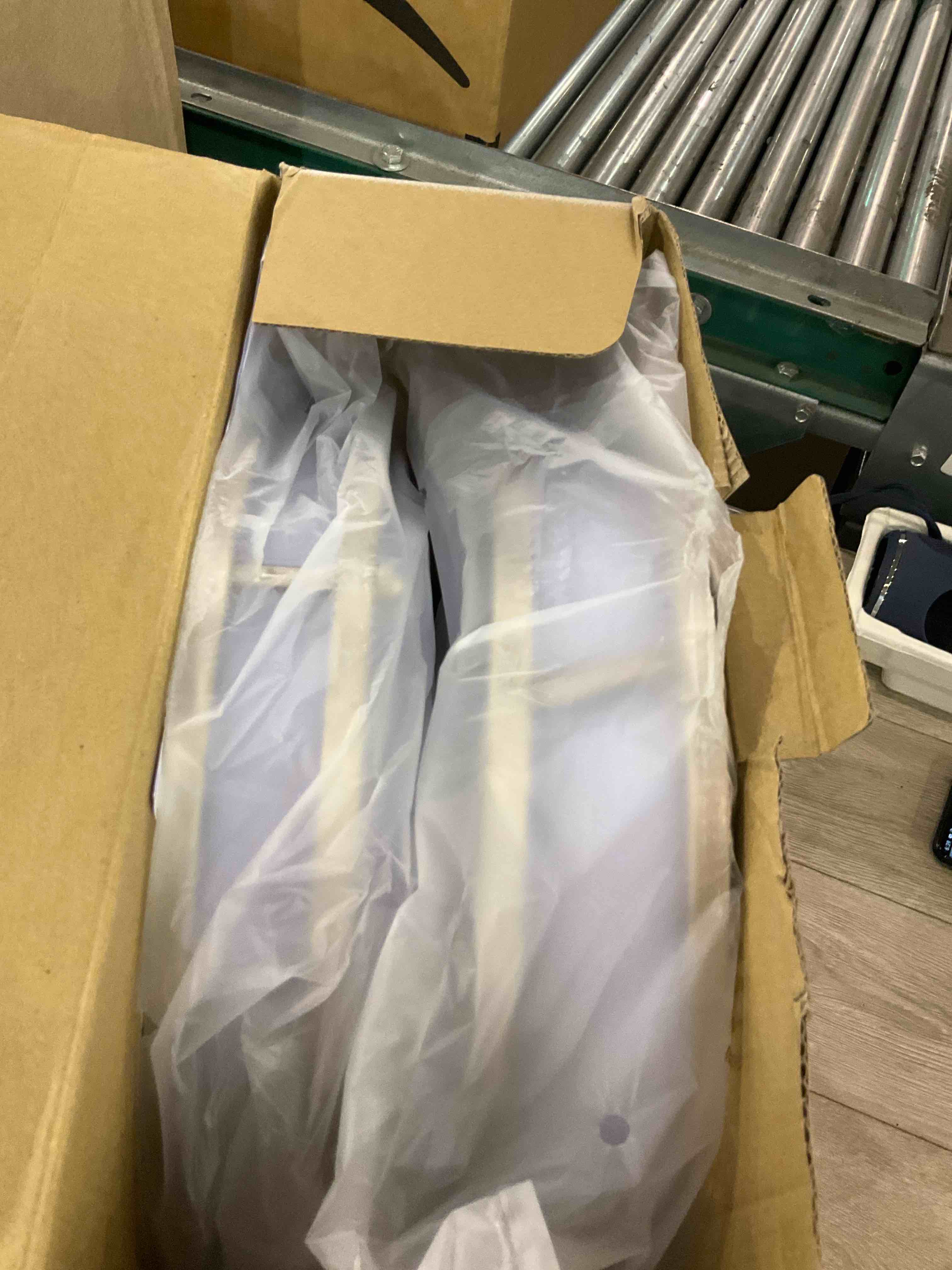 https://s3.amazonaws.com/lotting-images-prod/BargainHunt/EXS01647514_1722339576858.jpeg