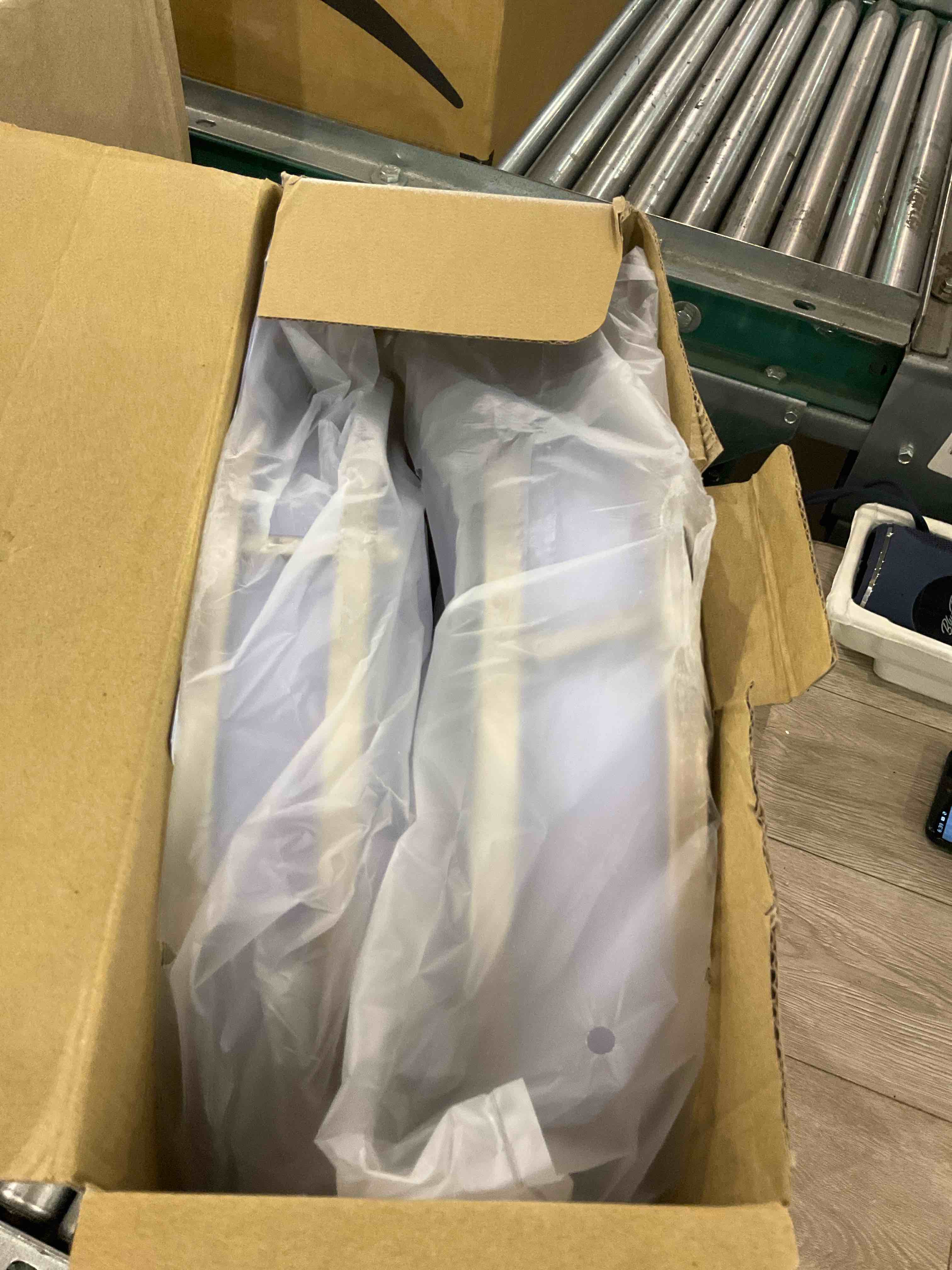https://s3.amazonaws.com/lotting-images-prod/BargainHunt/EXS01647514_1722339577986.jpeg
