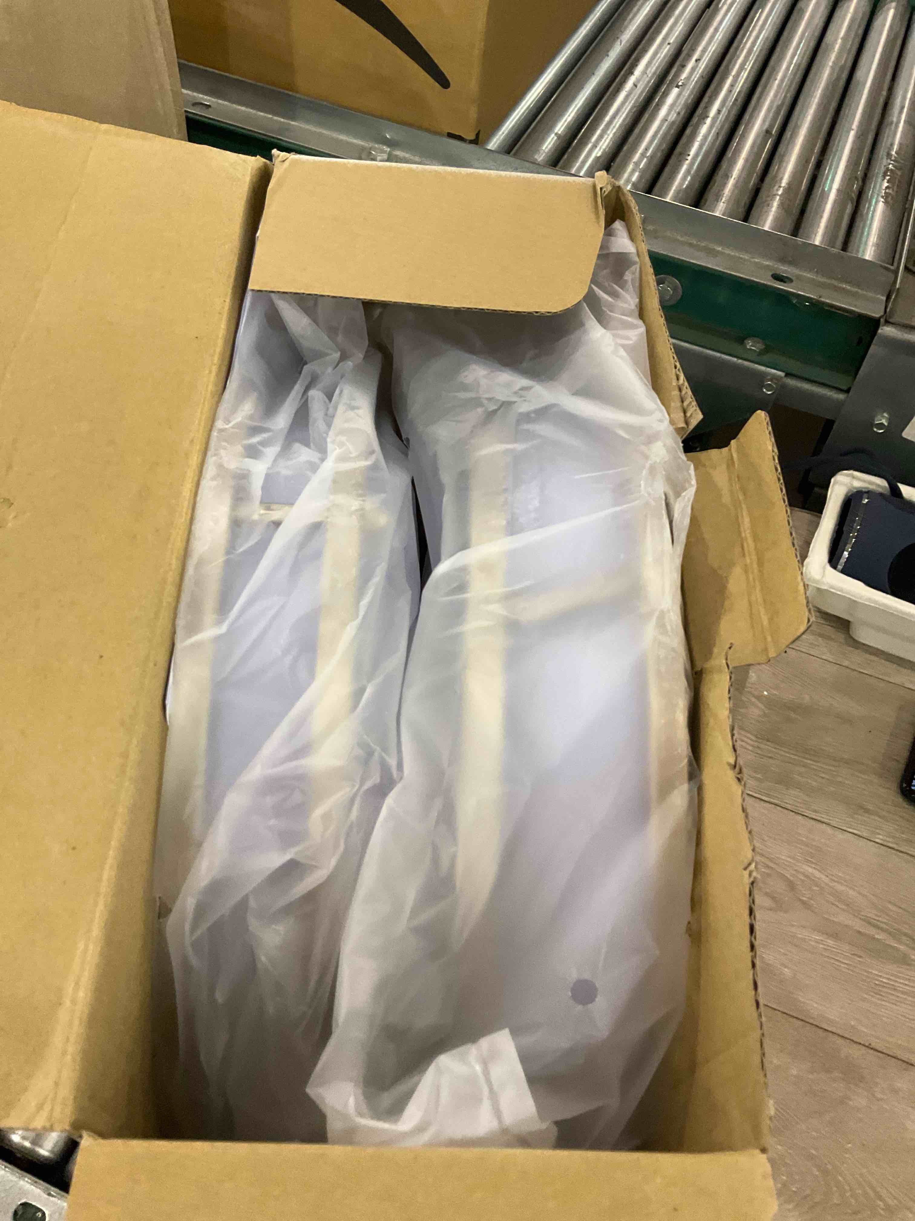 https://s3.amazonaws.com/lotting-images-prod/BargainHunt/EXS01647514_1722339579011.jpeg