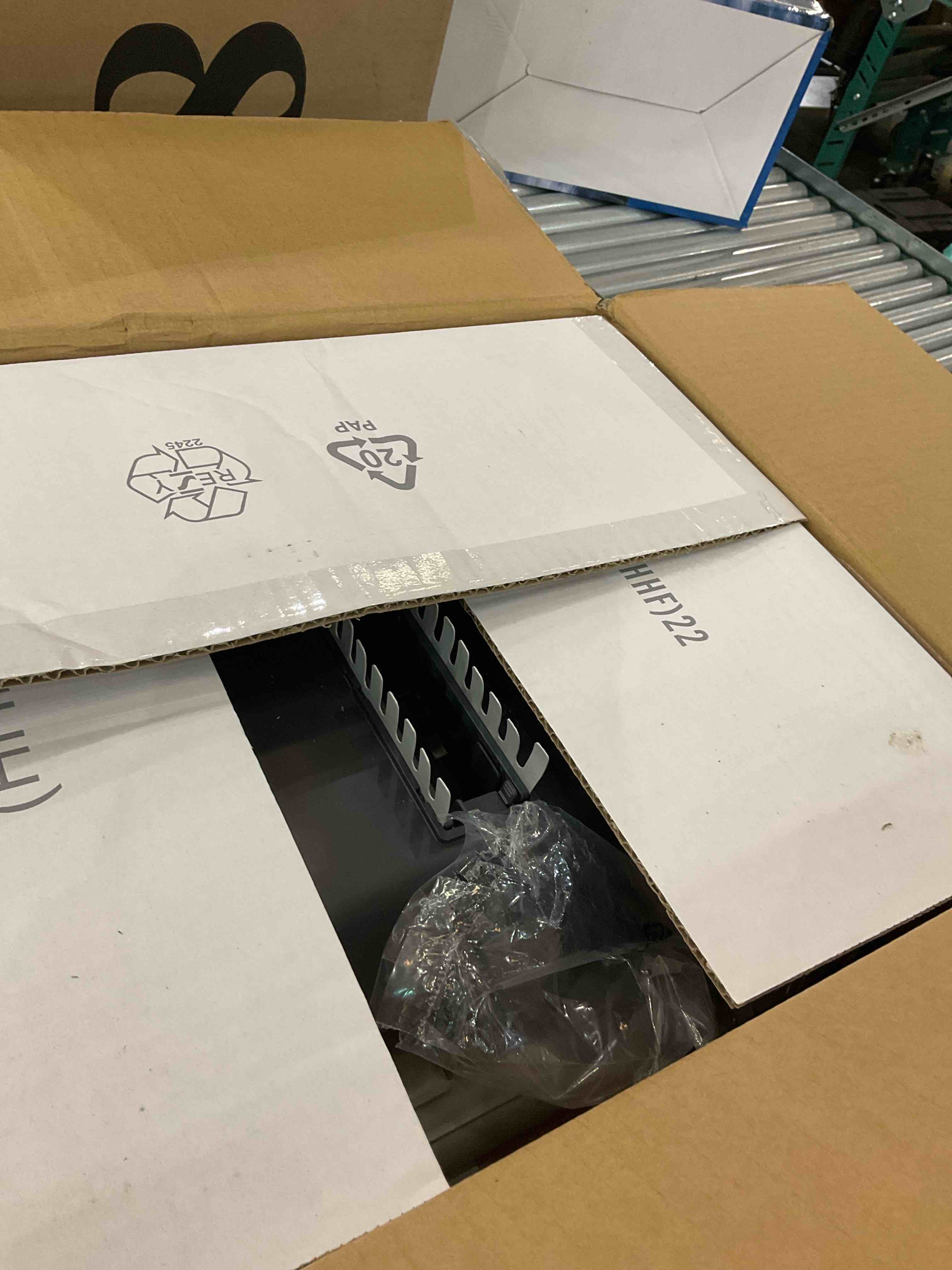 https://s3.amazonaws.com/lotting-images-prod/BargainHunt/EXS01647560_1722349499502.jpeg