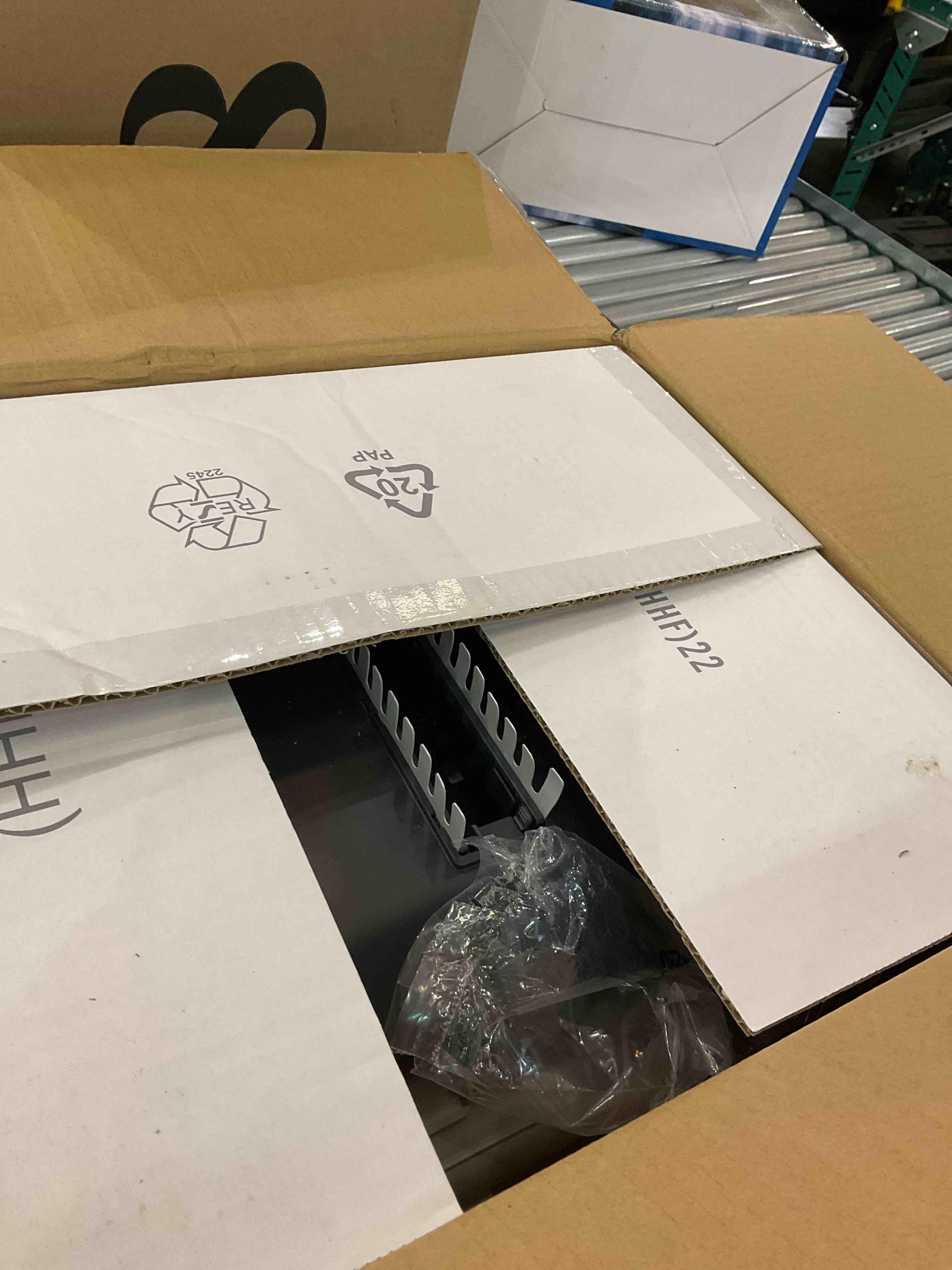 https://s3.amazonaws.com/lotting-images-prod/BargainHunt/EXS01647560_1722349500467.jpeg