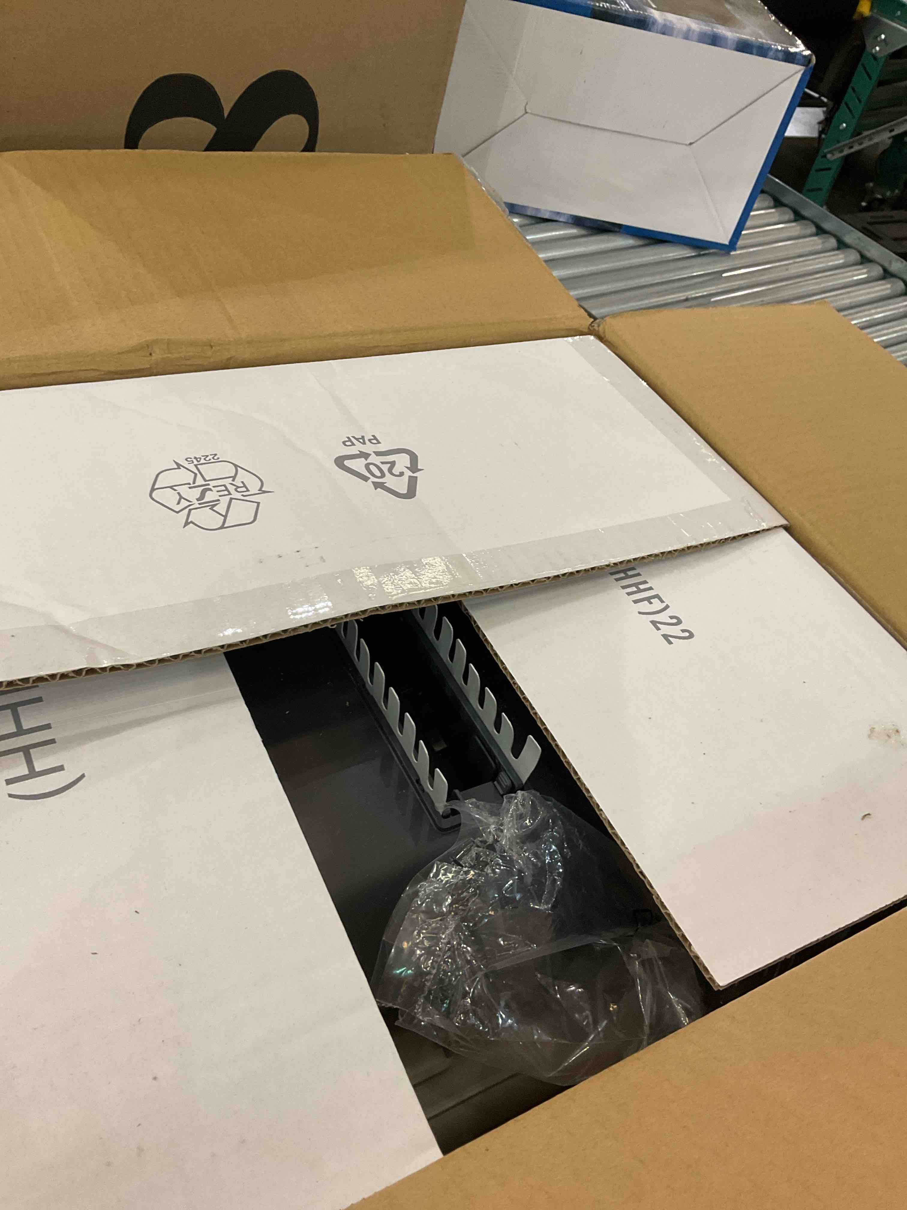 https://s3.amazonaws.com/lotting-images-prod/BargainHunt/EXS01647560_1722349501602.jpeg