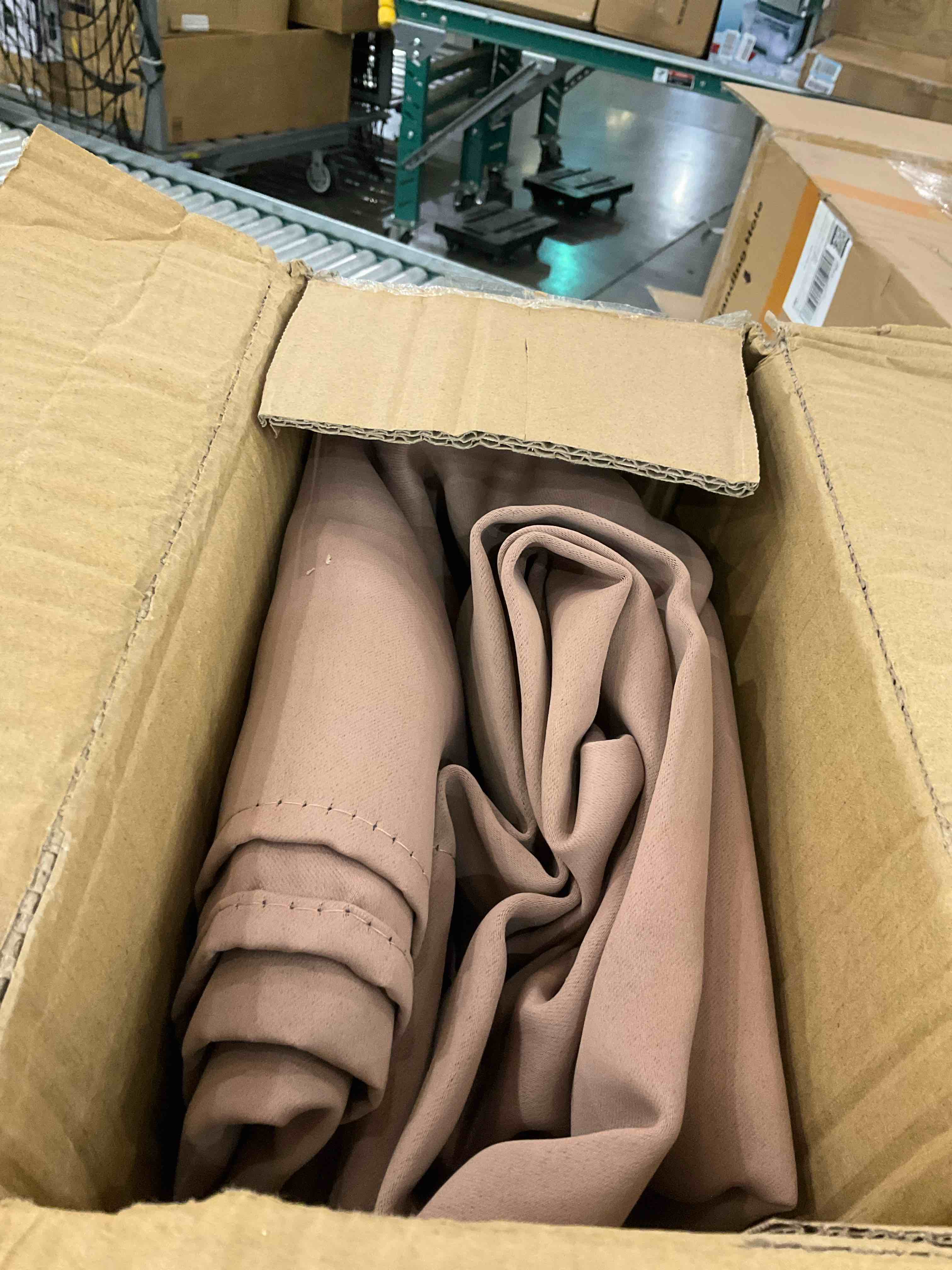 https://s3.amazonaws.com/lotting-images-prod/BargainHunt/EXS01647563_1722349860385.jpeg