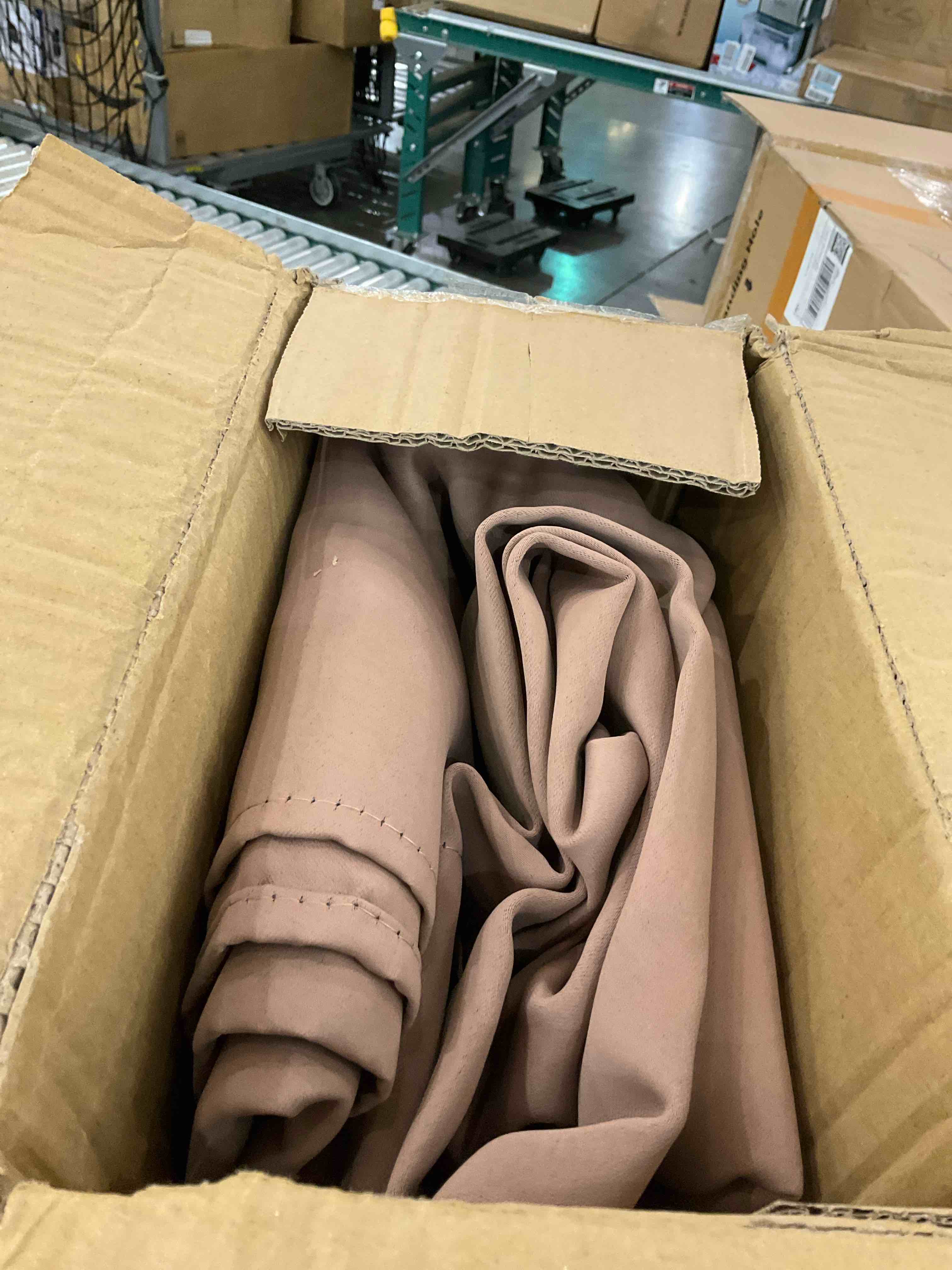 https://s3.amazonaws.com/lotting-images-prod/BargainHunt/EXS01647563_1722349861396.jpeg