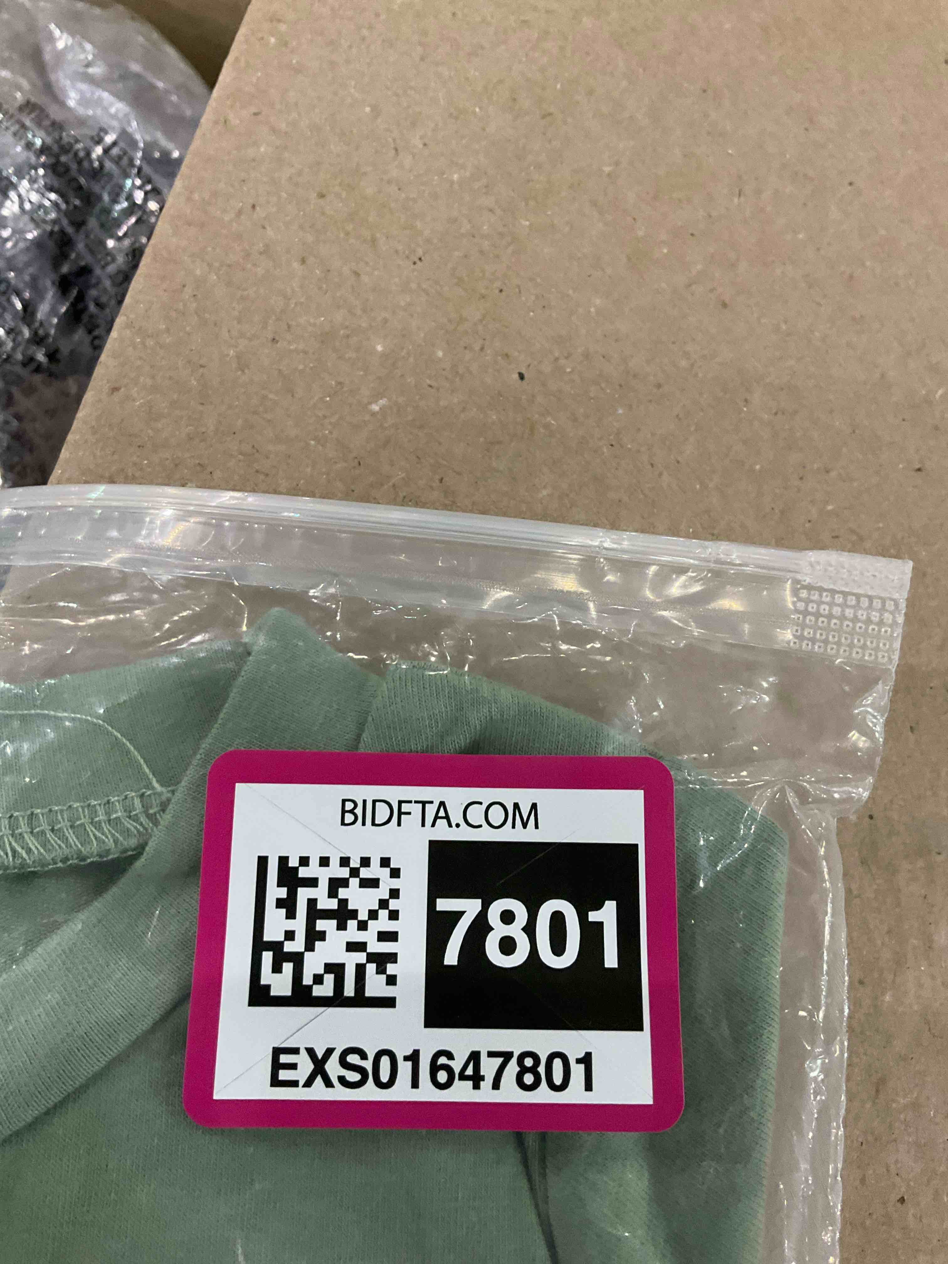 https://s3.amazonaws.com/lotting-images-prod/BargainHunt/EXS01647801_1722598481660.jpeg