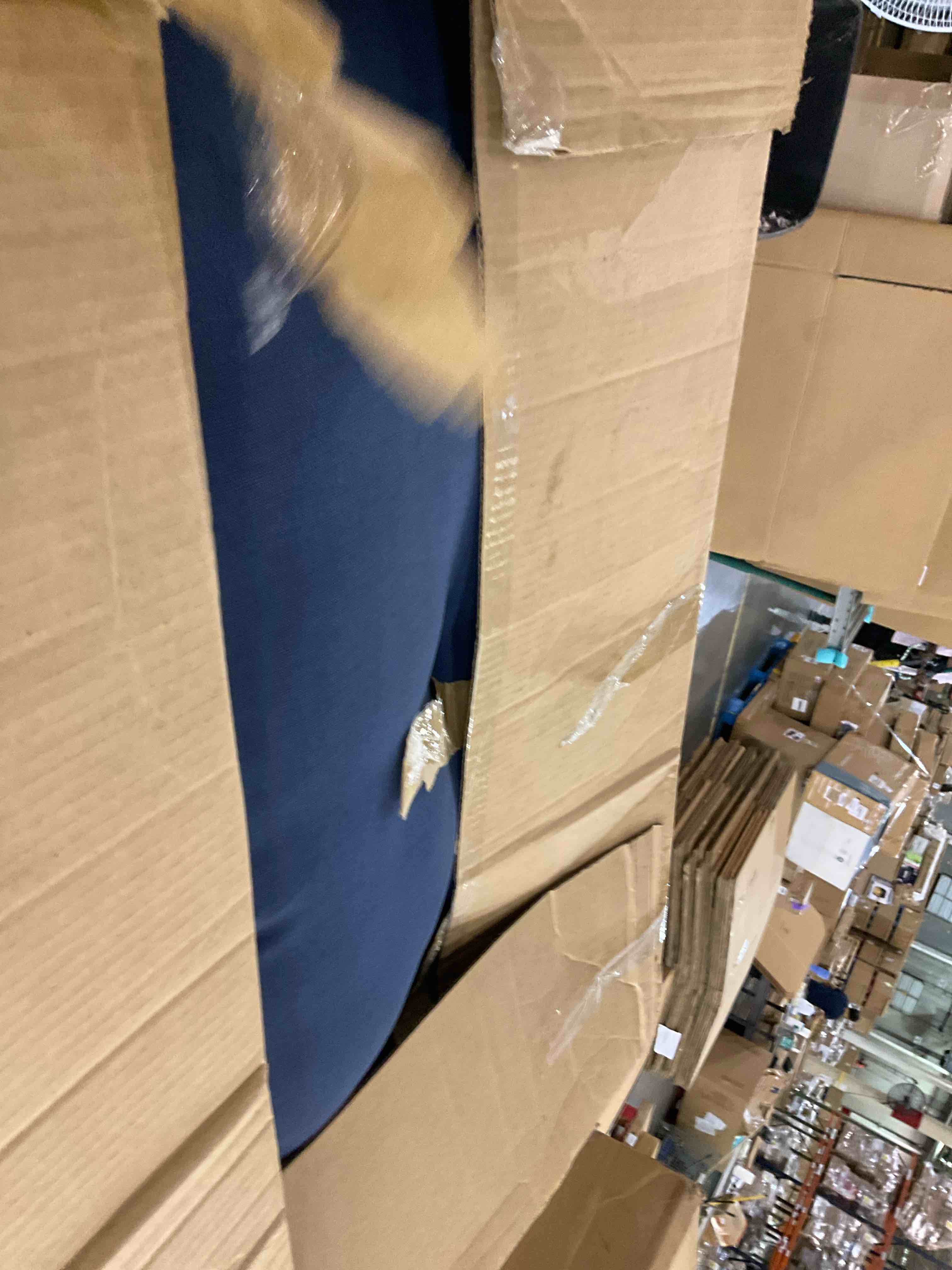 https://s3.amazonaws.com/lotting-images-prod/BargainHunt/EXS01648975_1720613228758.jpeg