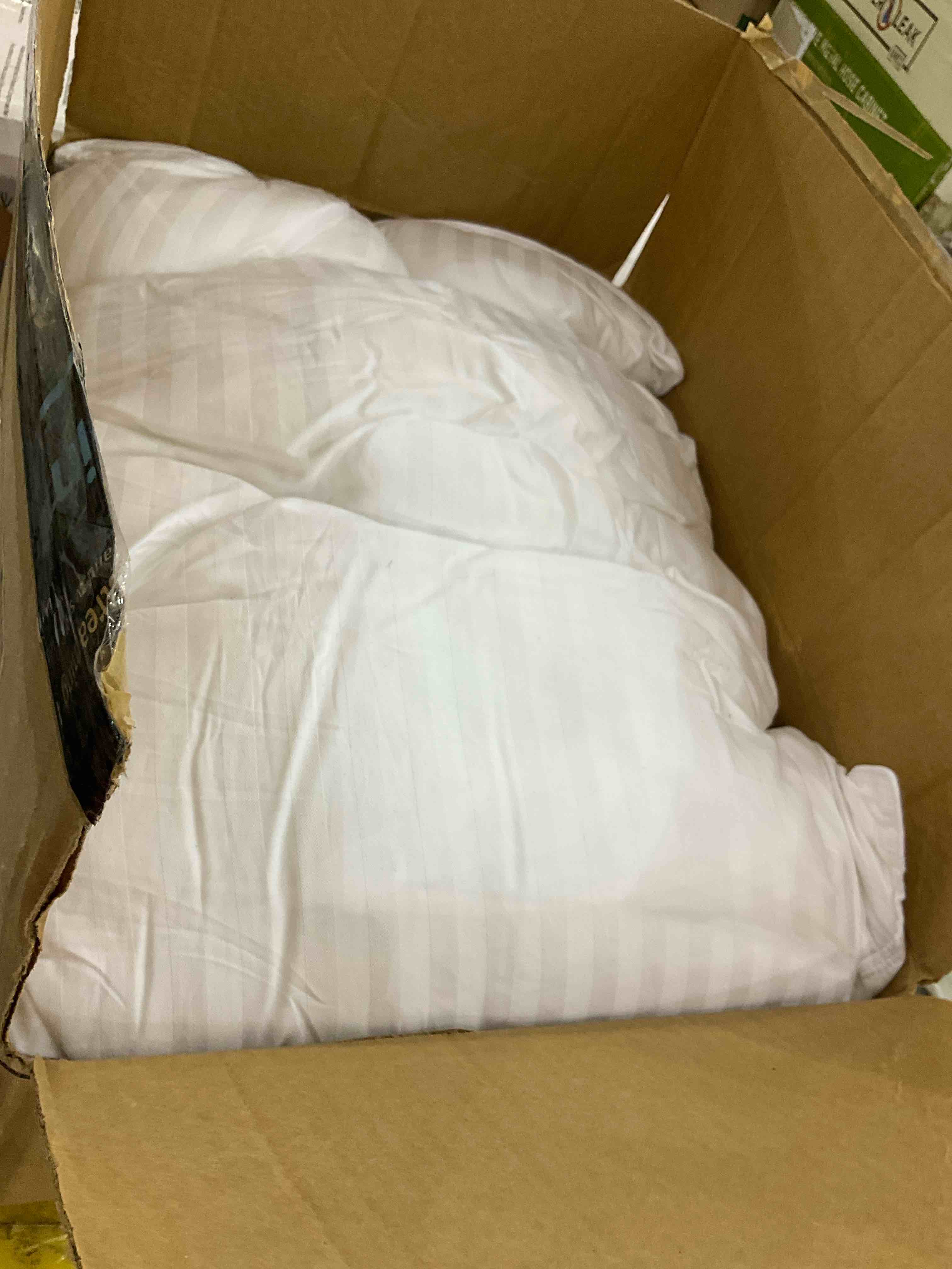 https://s3.amazonaws.com/lotting-images-prod/BargainHunt/EXS01649079_1721658392564.jpeg
