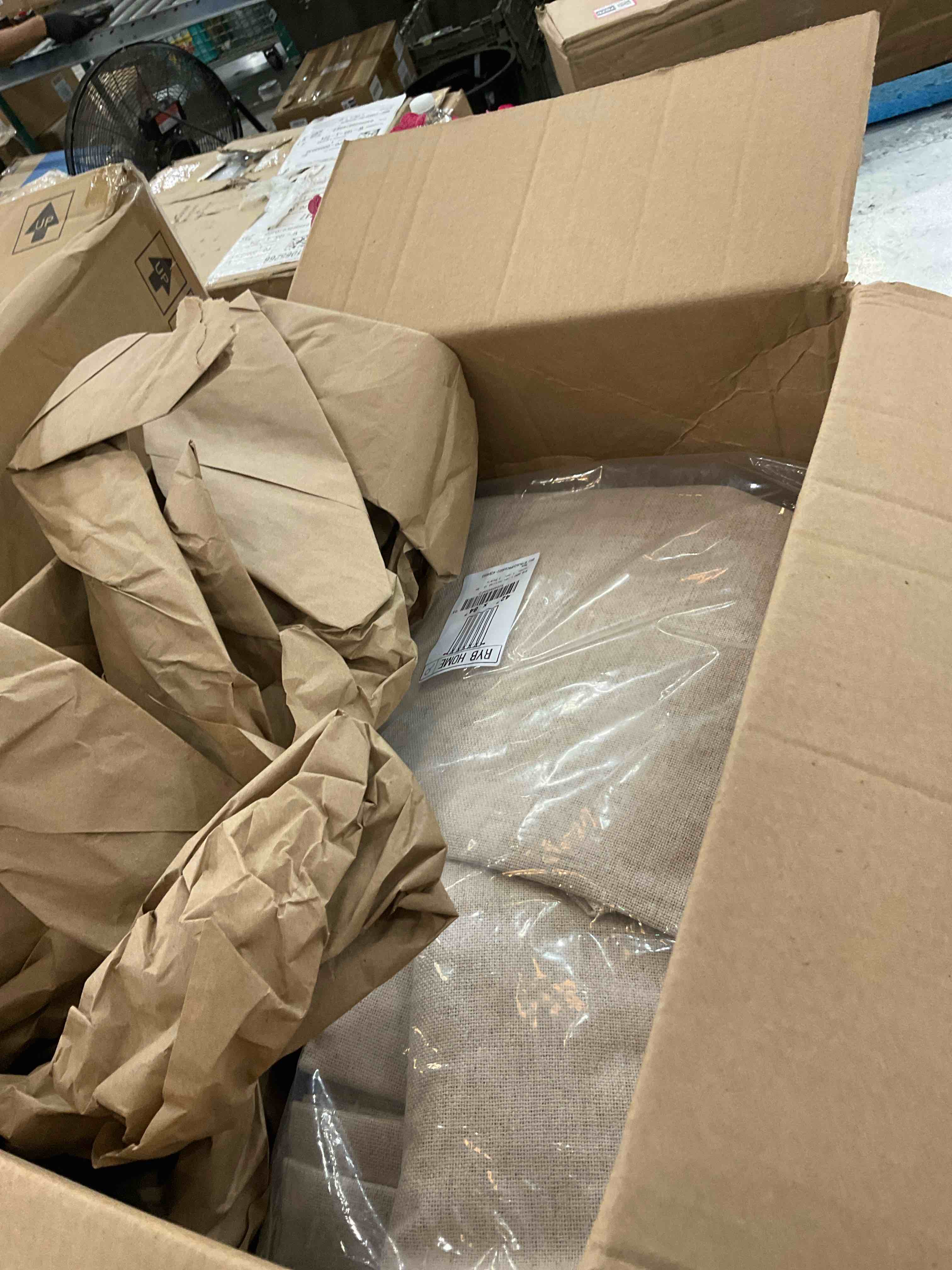 https://s3.amazonaws.com/lotting-images-prod/BargainHunt/EXS01649178_1721674708137.jpeg