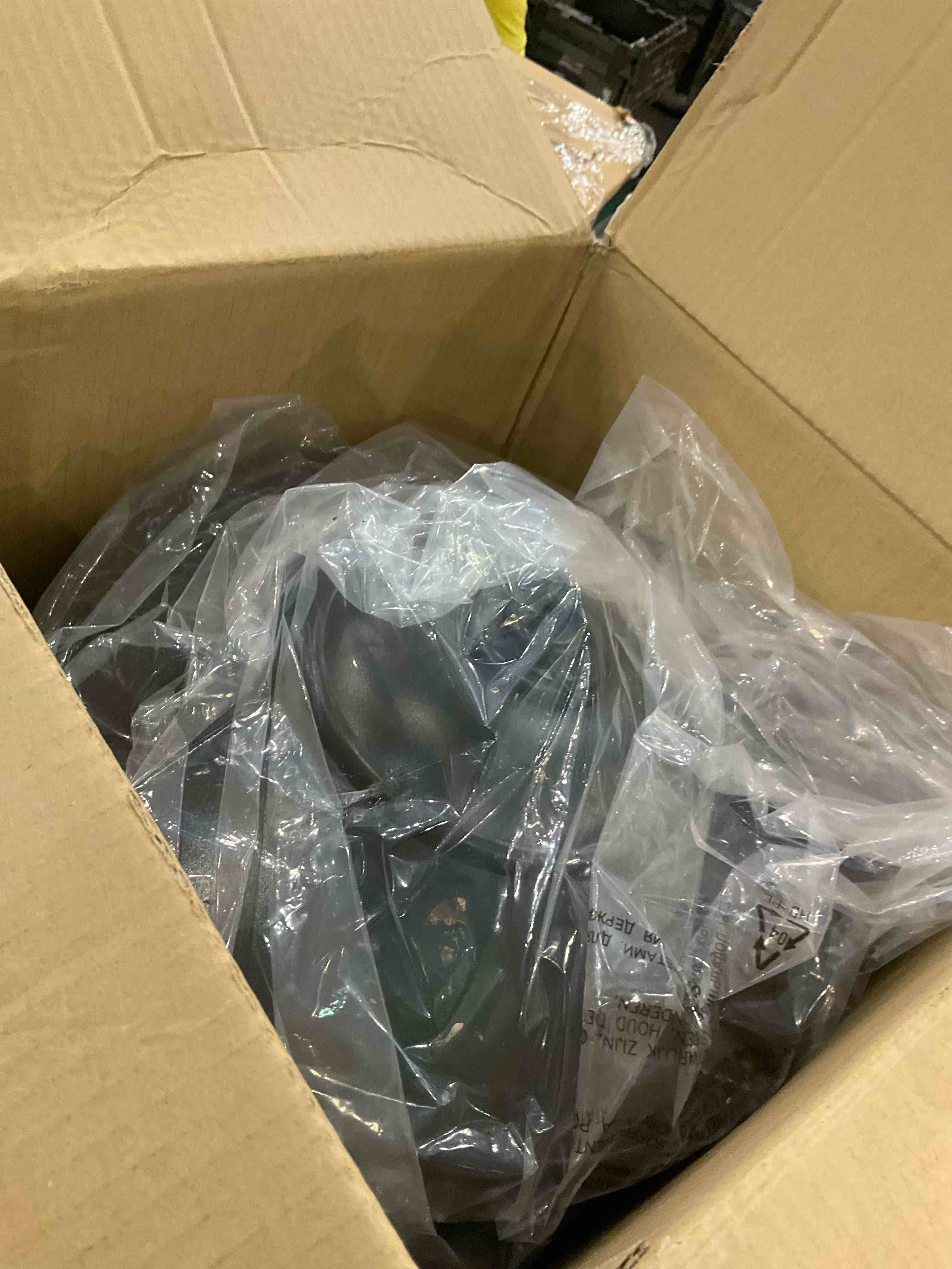 https://s3.amazonaws.com/lotting-images-prod/BargainHunt/EXS01649257_1721743451625.jpeg