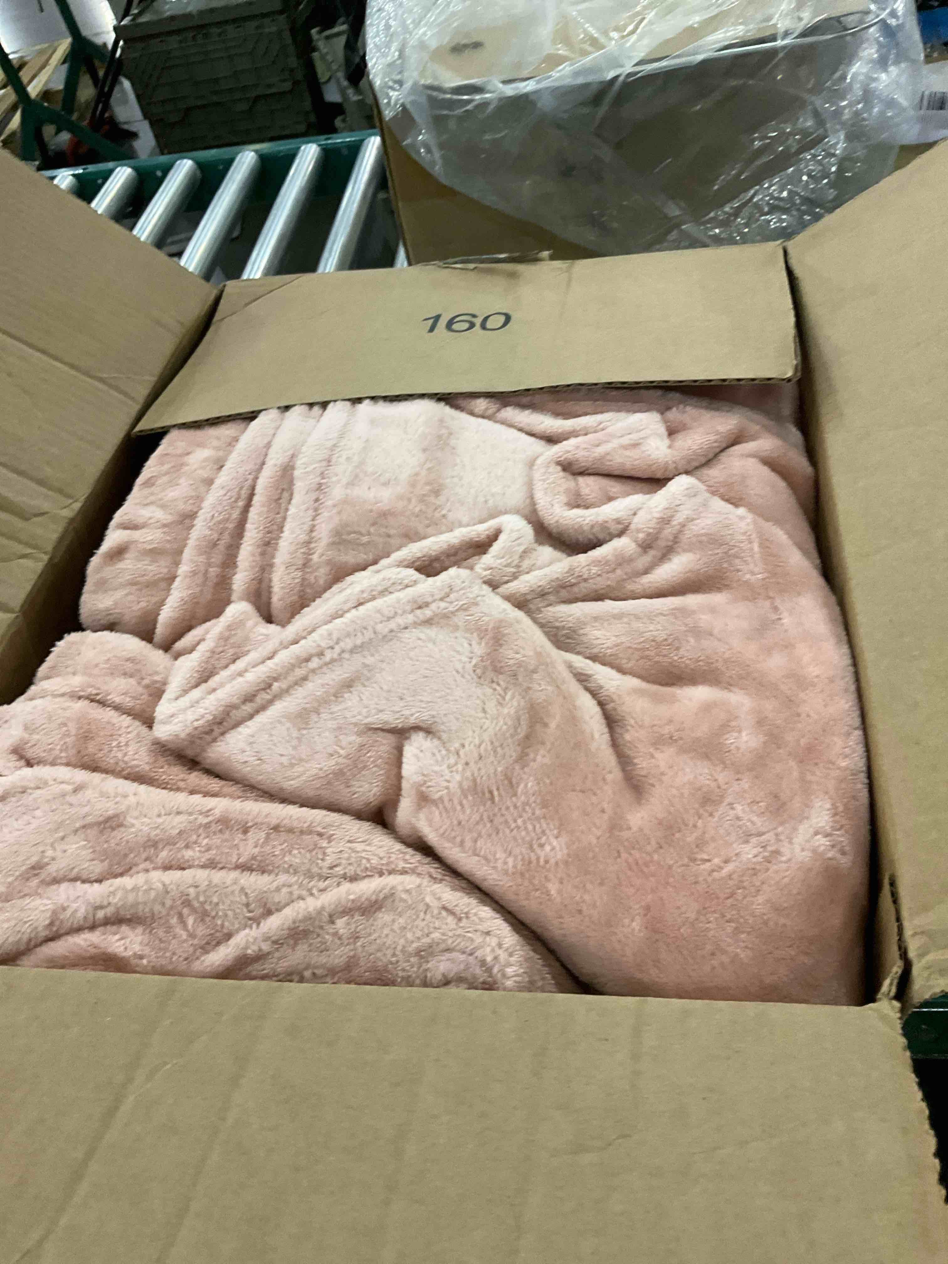 https://s3.amazonaws.com/lotting-images-prod/BargainHunt/EXS01649462_1721839258670.jpeg