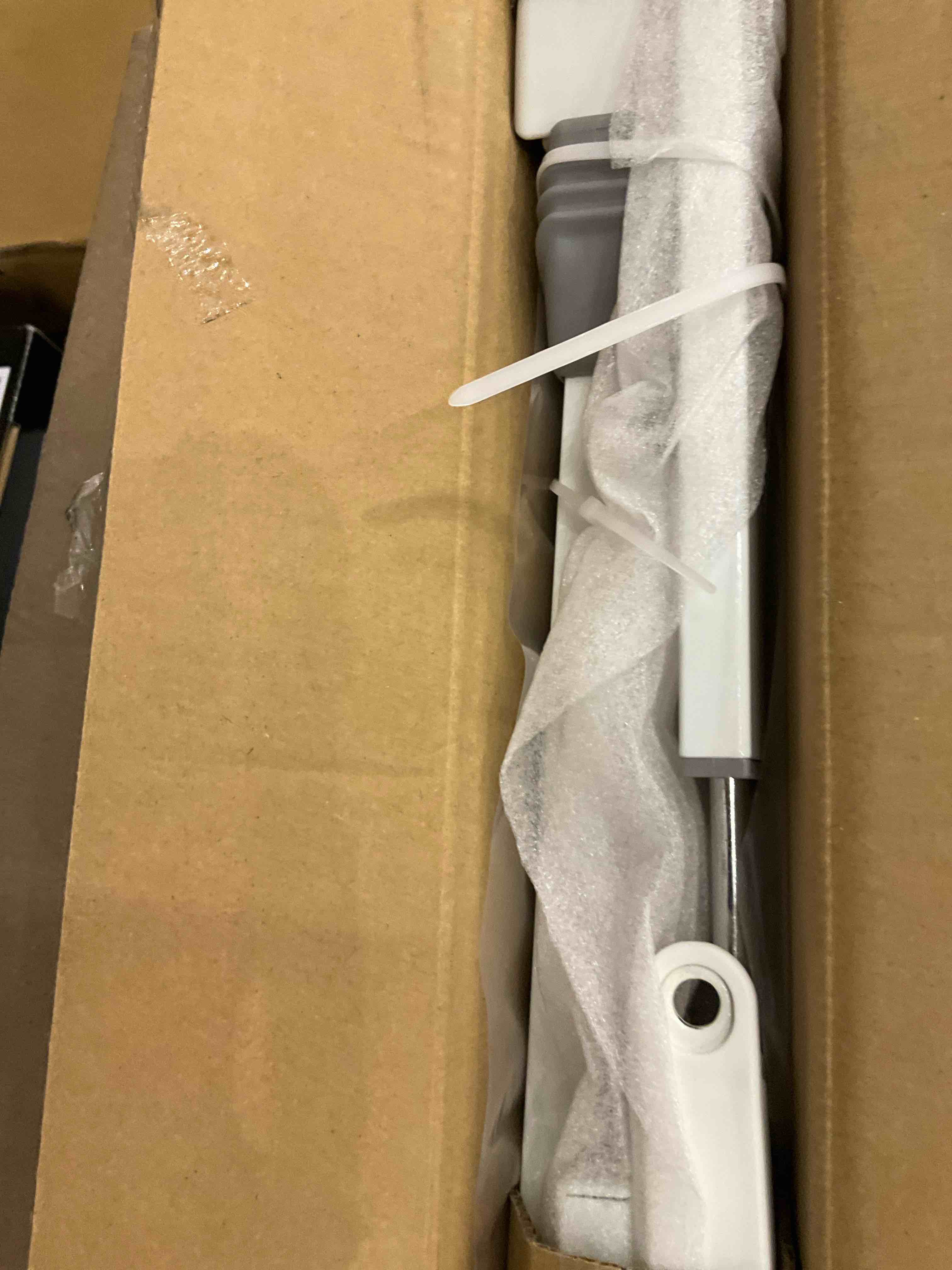 https://s3.amazonaws.com/lotting-images-prod/BargainHunt/EXS01650178_1721846377054.jpeg