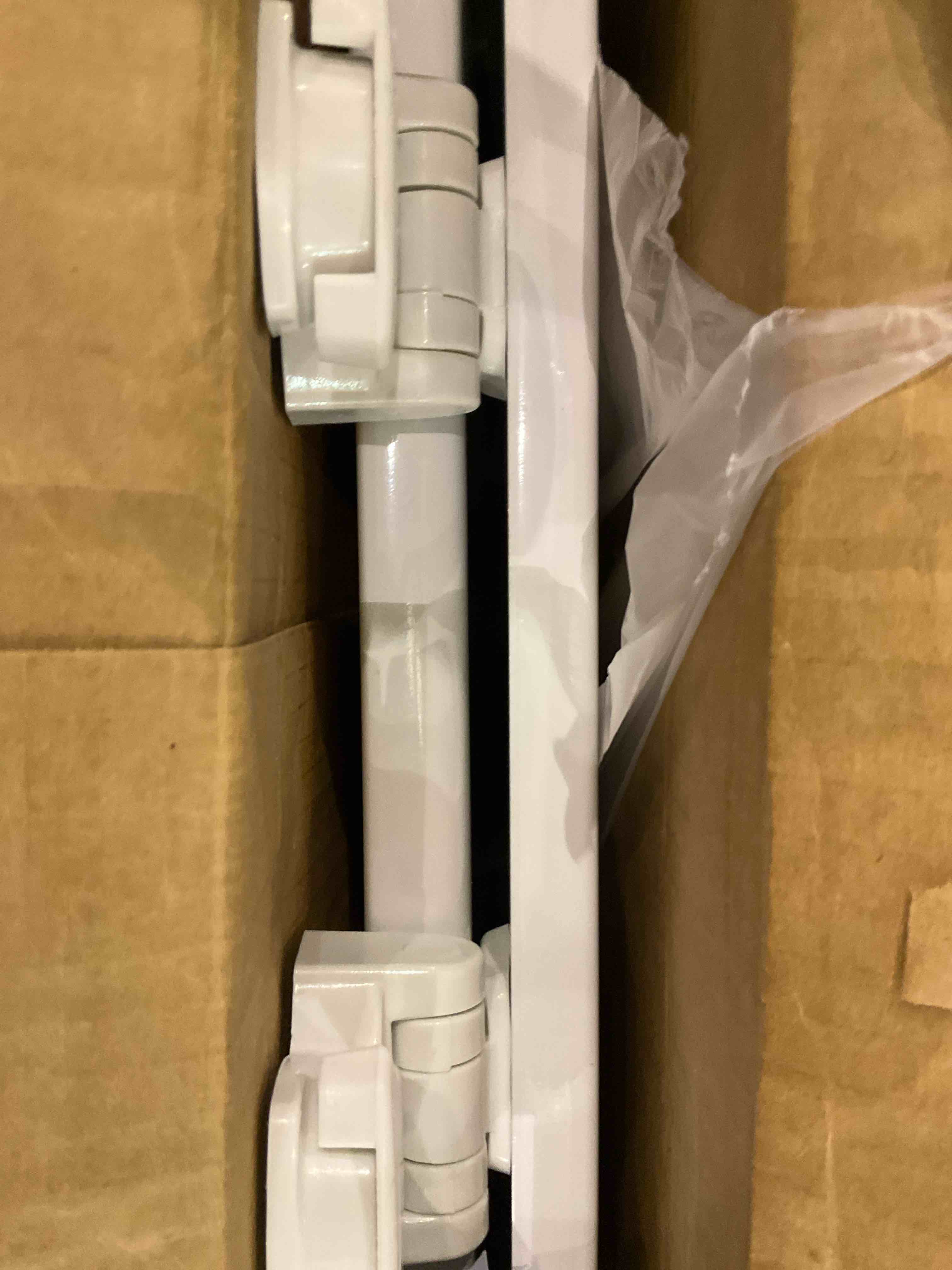 https://s3.amazonaws.com/lotting-images-prod/BargainHunt/EXS01650372_1722256254323.jpeg
