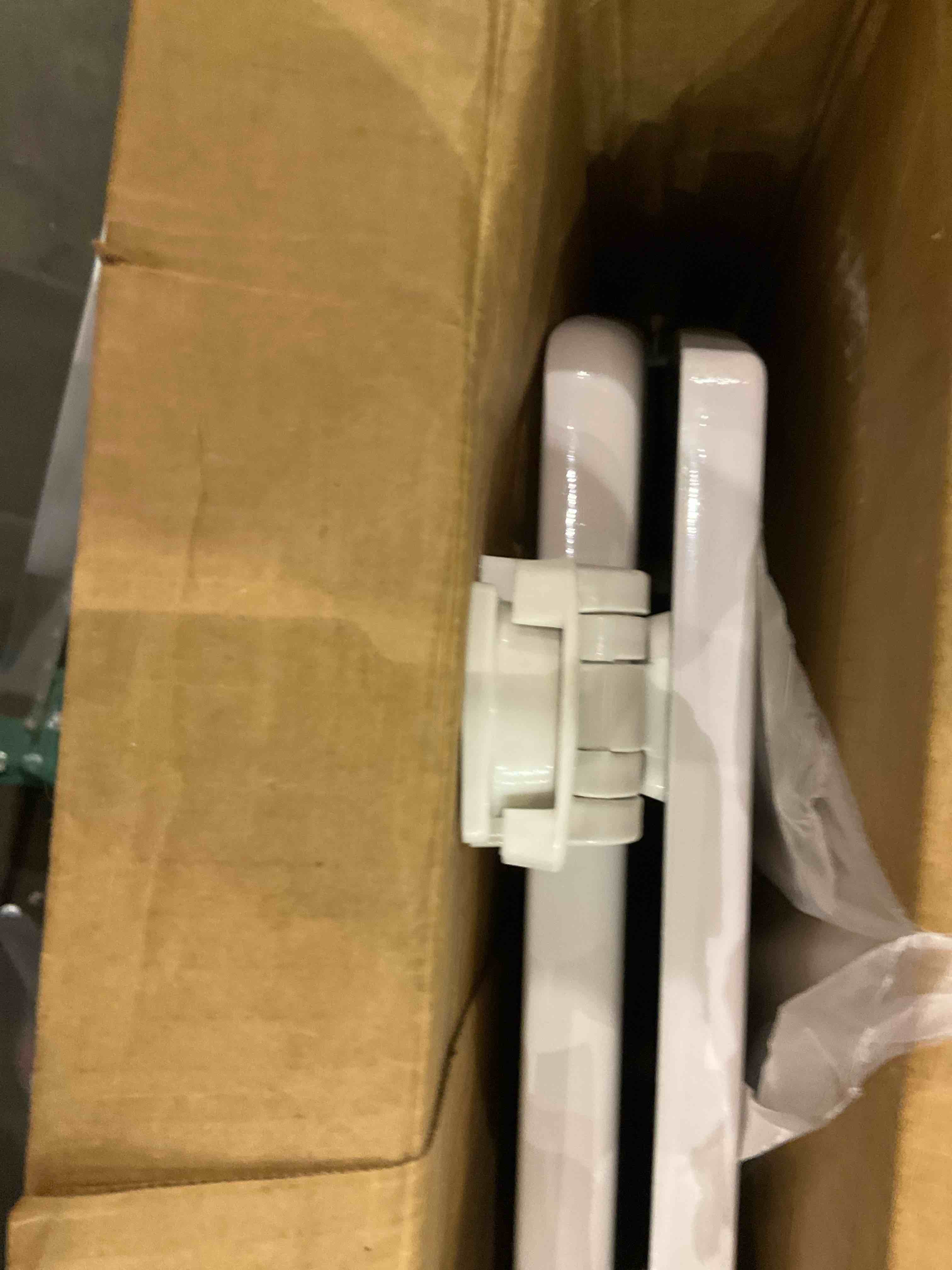 https://s3.amazonaws.com/lotting-images-prod/BargainHunt/EXS01650372_1722256256506.jpeg