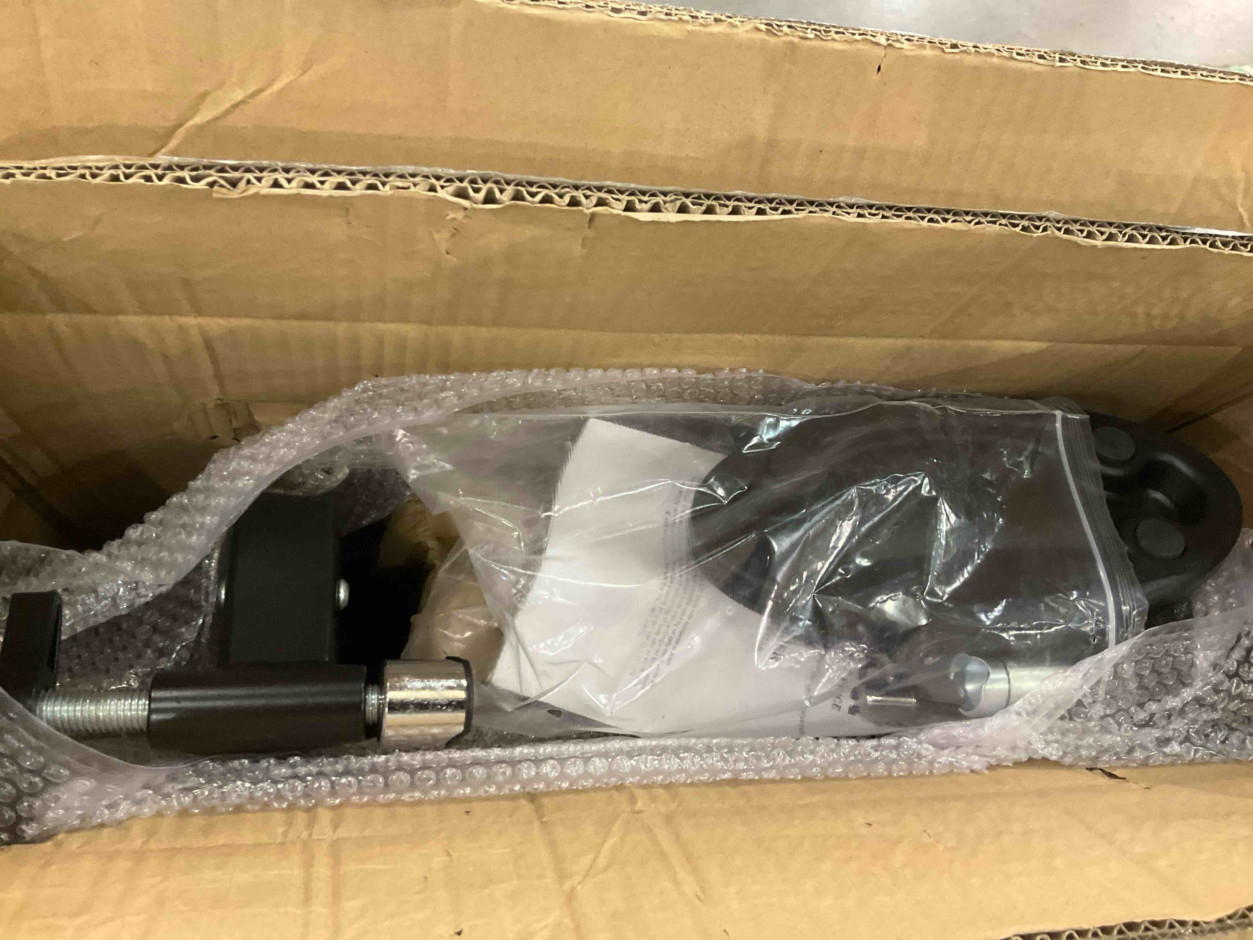 https://s3.amazonaws.com/lotting-images-prod/BargainHunt/EXS01651052_1721045333015.jpeg