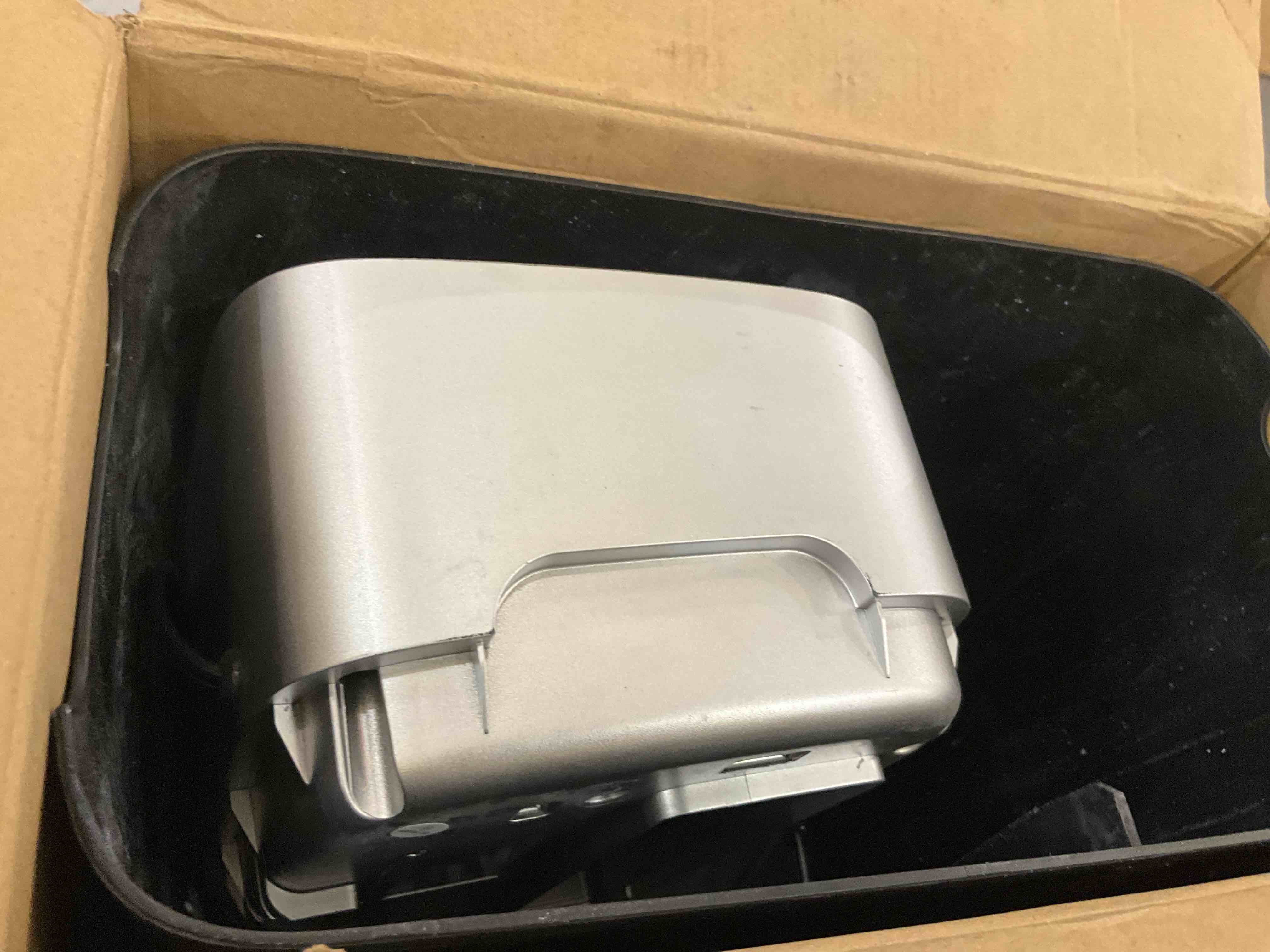 https://s3.amazonaws.com/lotting-images-prod/BargainHunt/EXS01651216_1721144966894.jpeg