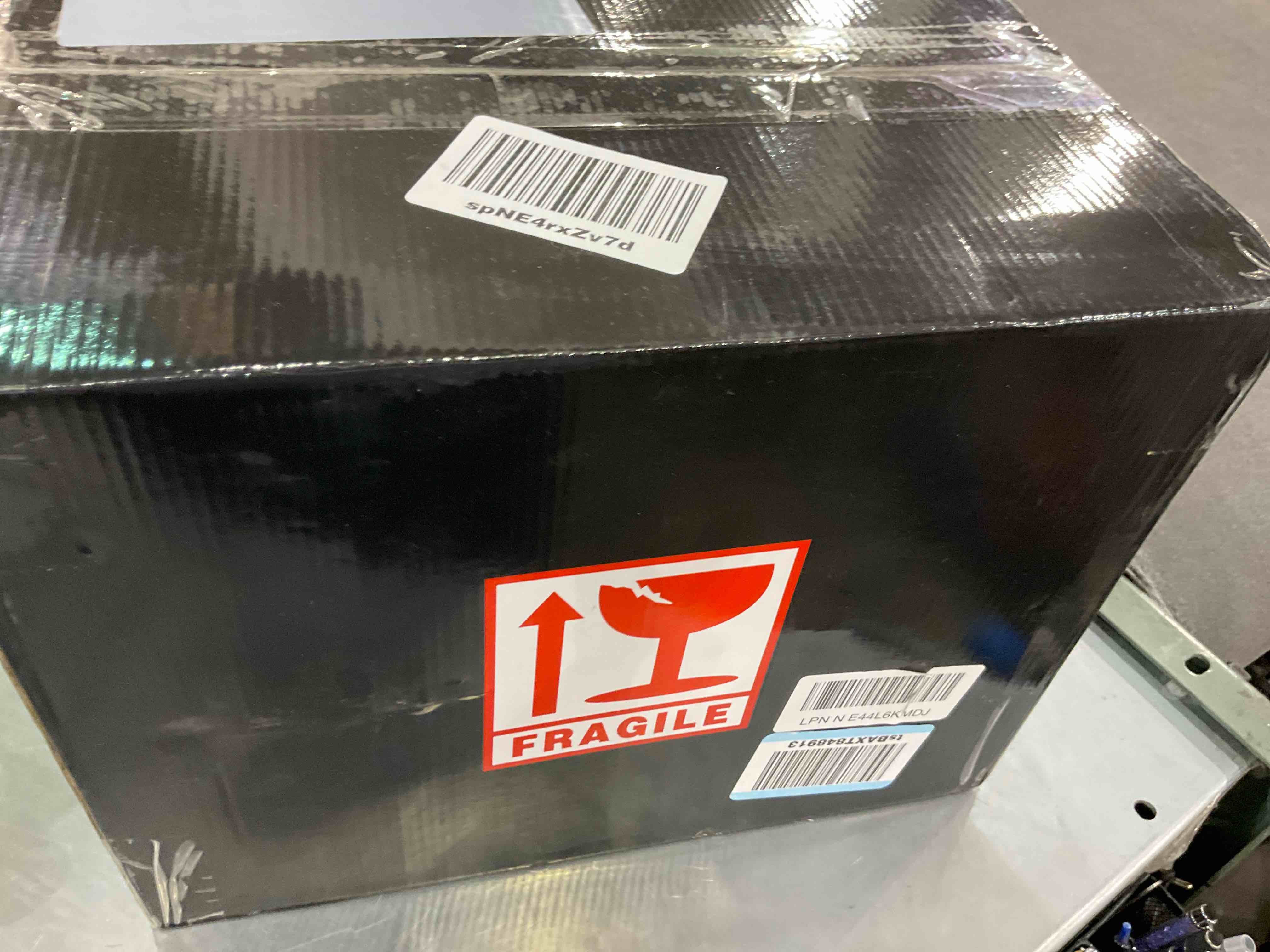 https://s3.amazonaws.com/lotting-images-prod/BargainHunt/EXS01651427_1721648012071.jpeg