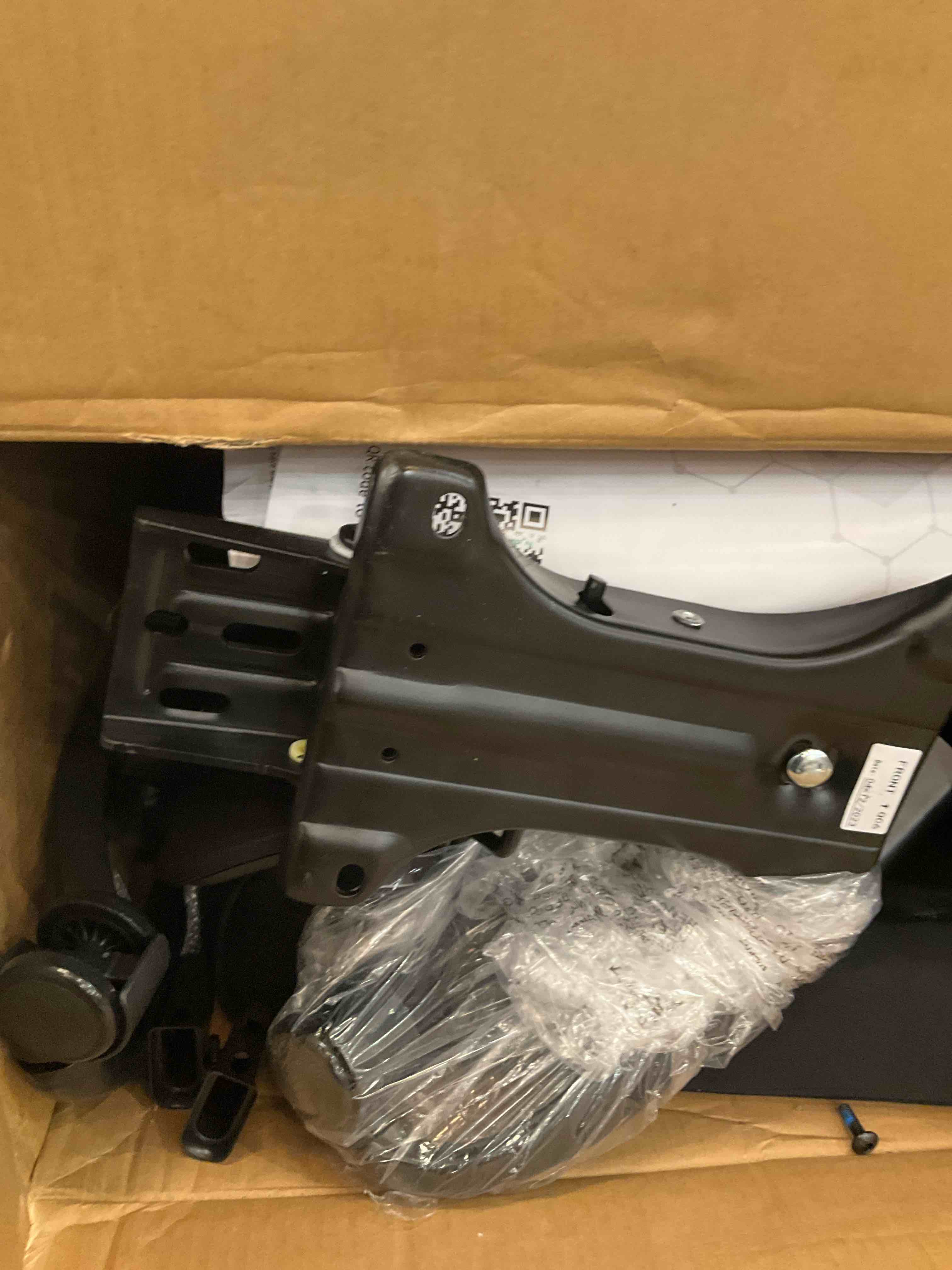 https://s3.amazonaws.com/lotting-images-prod/BargainHunt/EXS01652337_1719852807435.jpeg