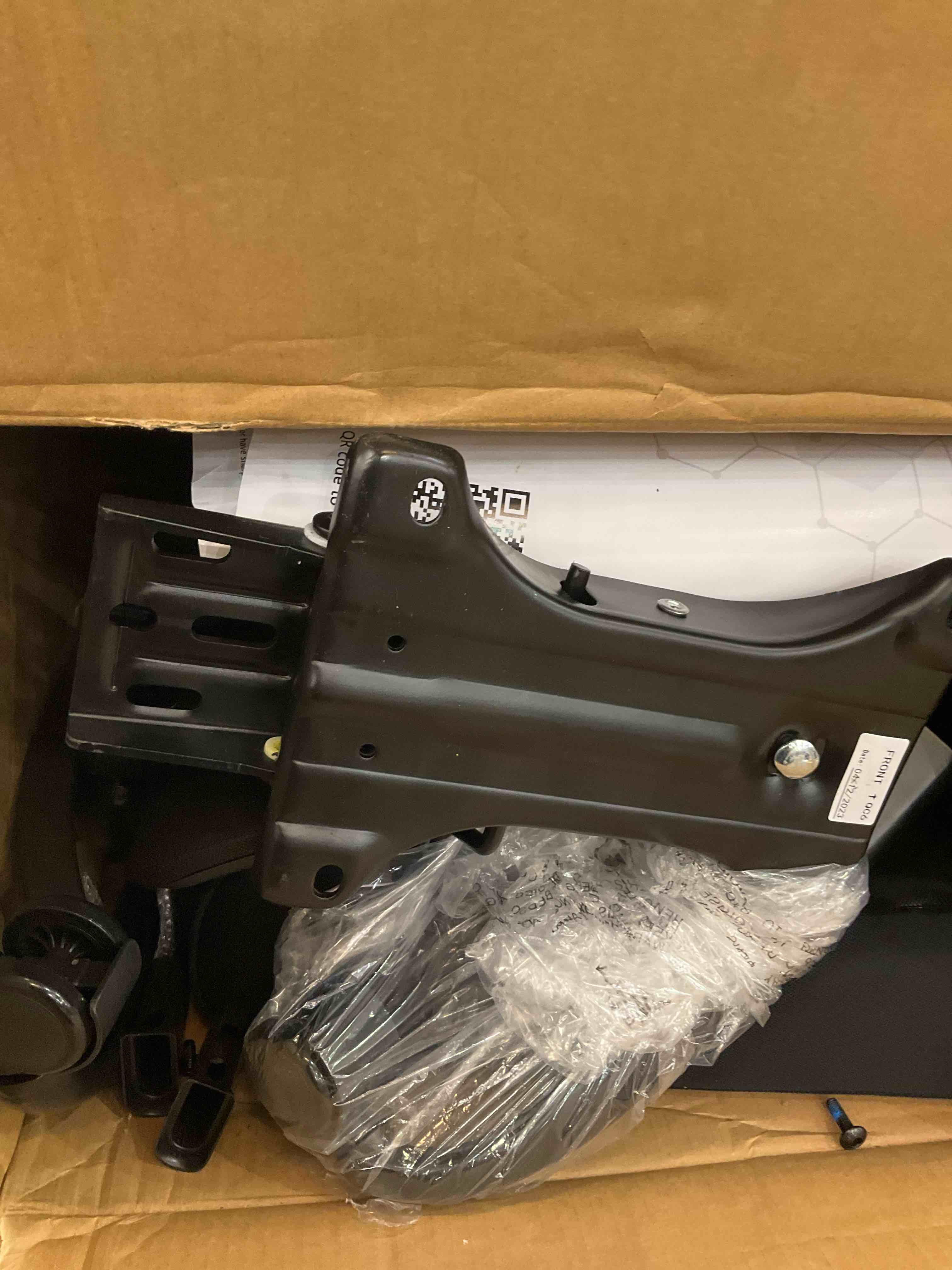 https://s3.amazonaws.com/lotting-images-prod/BargainHunt/EXS01652337_1719852809337.jpeg