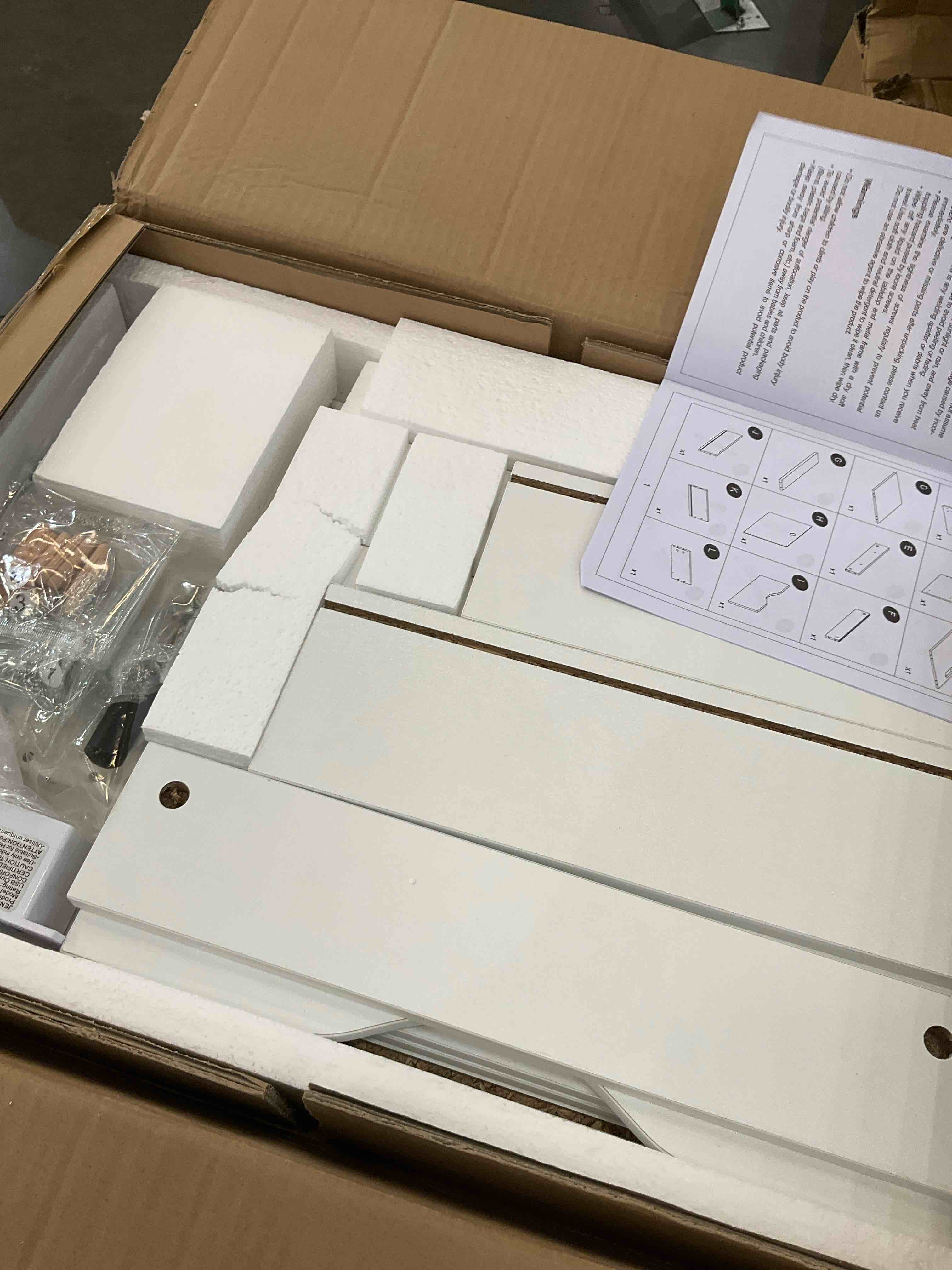 https://s3.amazonaws.com/lotting-images-prod/BargainHunt/EXS01652366_1719858560250.jpeg