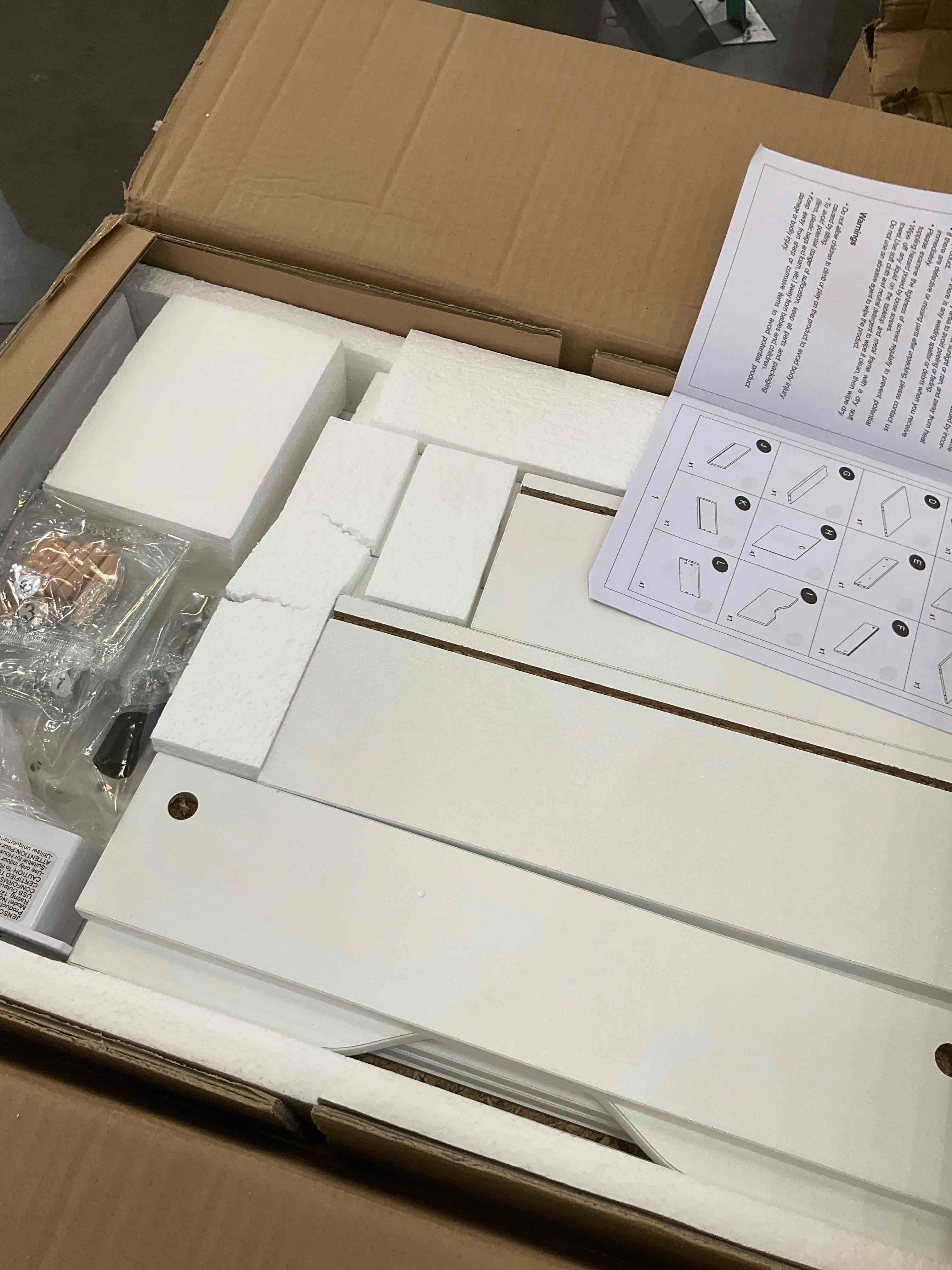 https://s3.amazonaws.com/lotting-images-prod/BargainHunt/EXS01652366_1719858561355.jpeg
