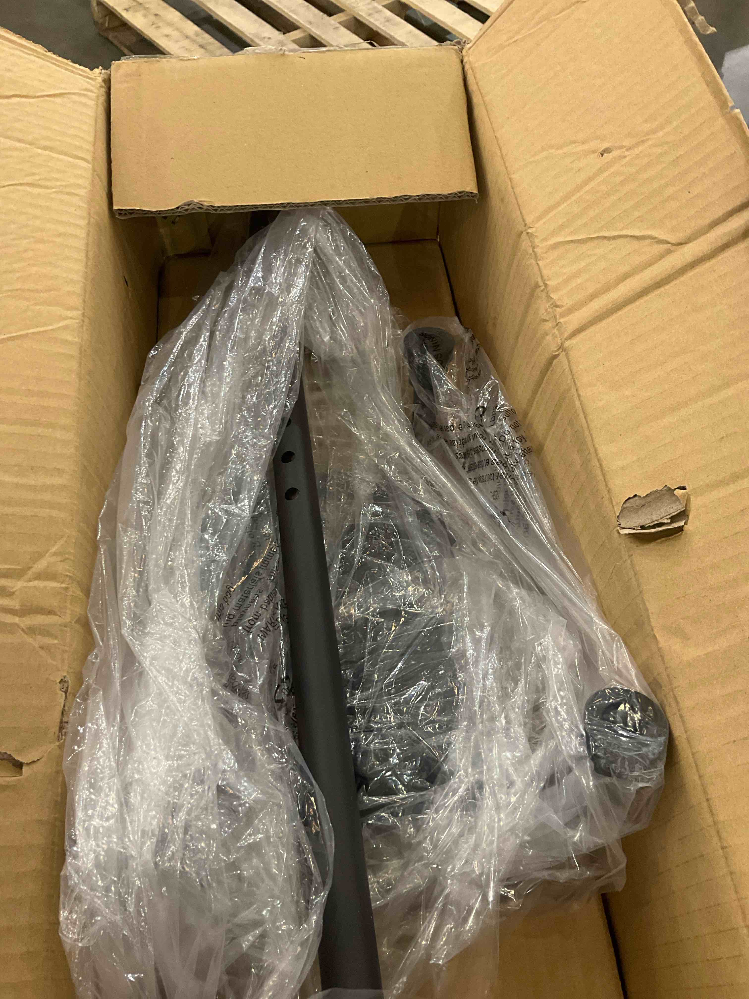 https://s3.amazonaws.com/lotting-images-prod/BargainHunt/EXS01652468_1719928677657.jpeg