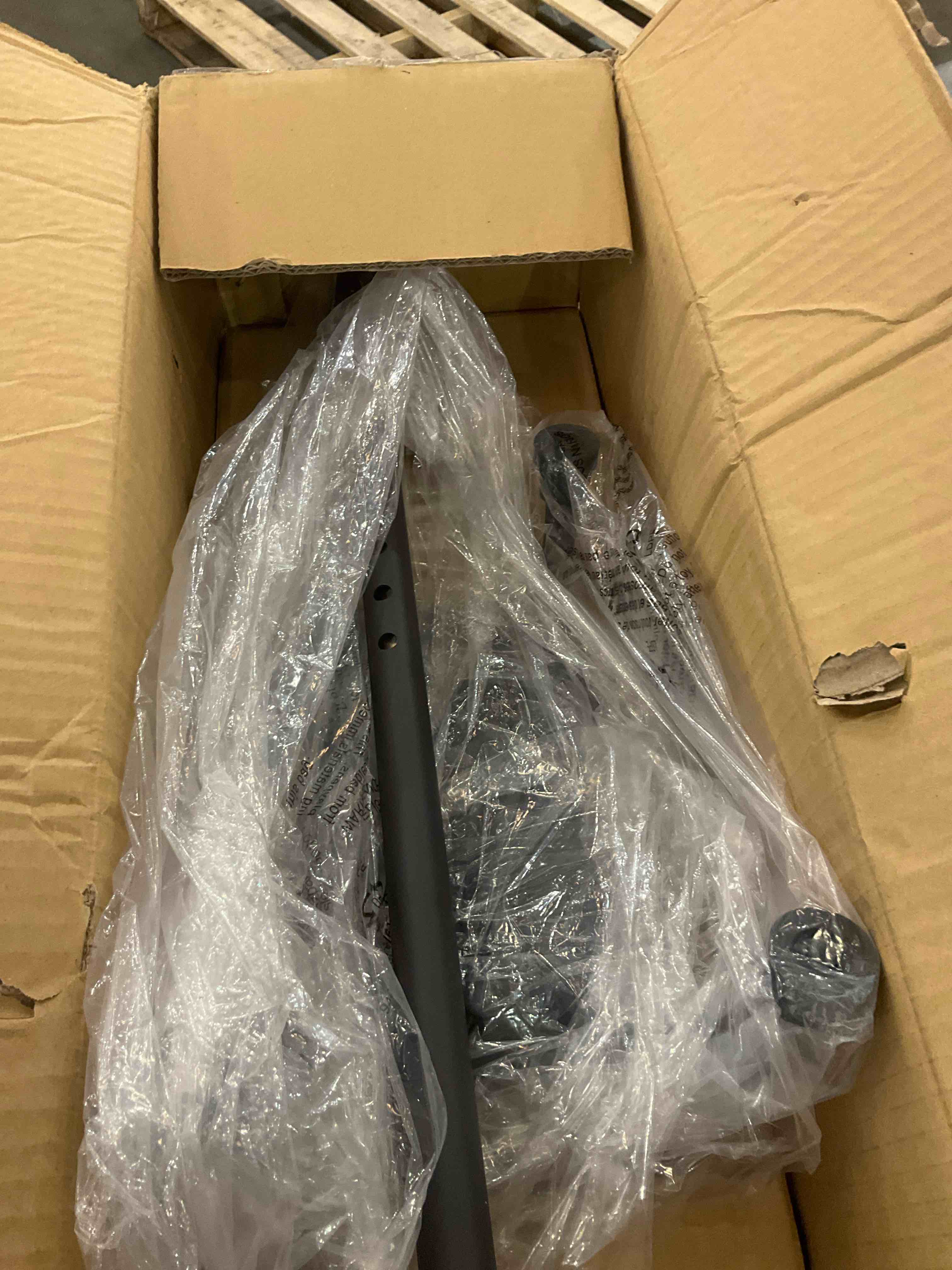 https://s3.amazonaws.com/lotting-images-prod/BargainHunt/EXS01652468_1719928678806.jpeg